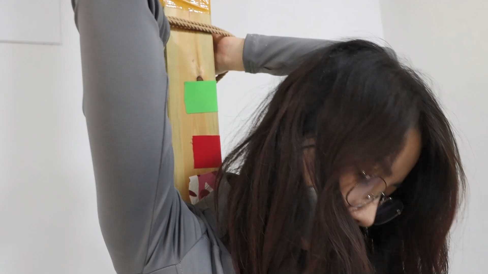 DYK094 变态老板 柳洋瑜伽服和袜靴.mp4_snapshot_23.36_[2025.02.17_10.46.49].jpg