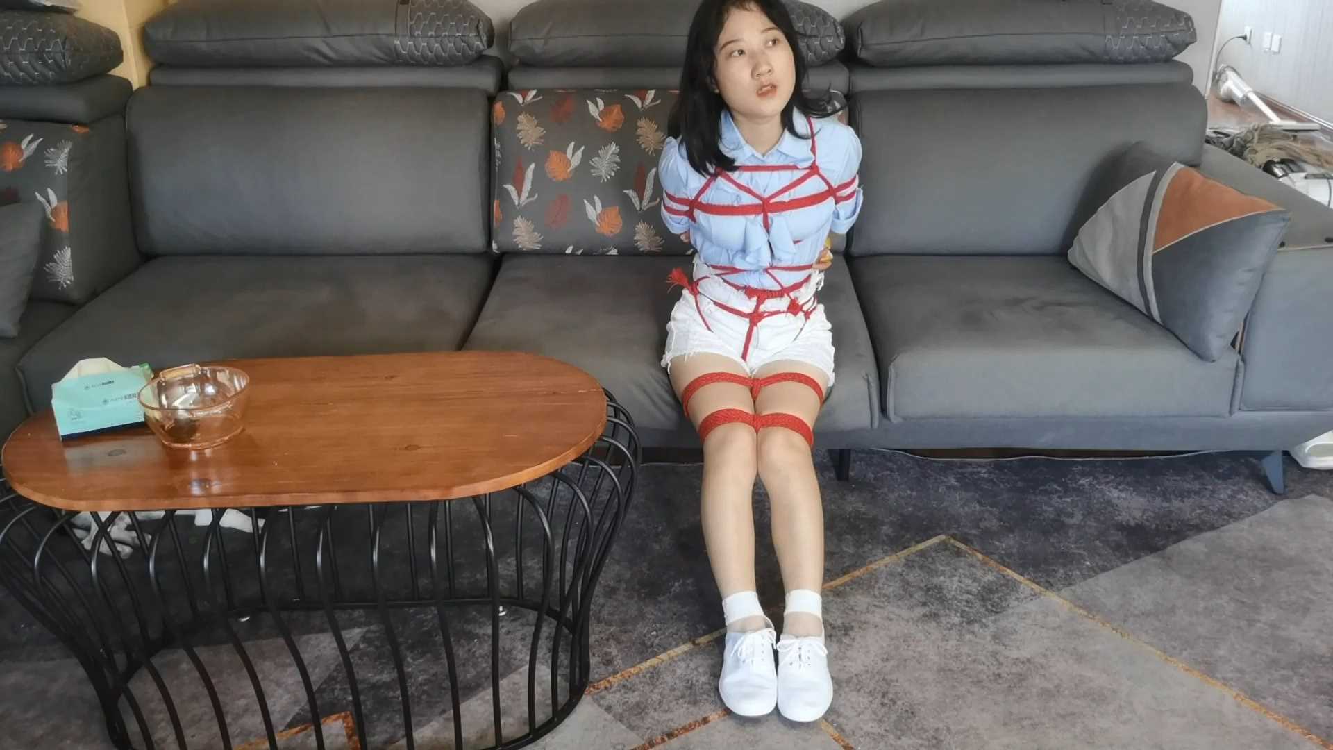 YS118 小白鞋女孩捆绑还要唱歌.mp4_snapshot_07.35_[2025.02.14_11.12.48].jpg