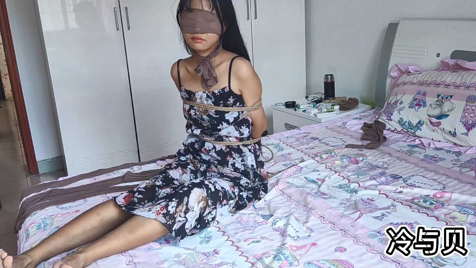 LYB031 丝袜堵嘴套头捆绑调教.mp4_snapshot_11.48_[2025.02.20_19.34.07].jpg