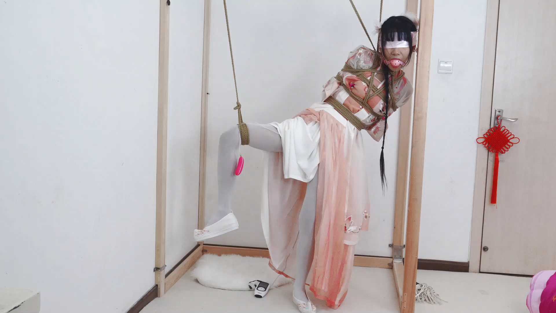 LYB040 定拍之汉服美女劫难.mp4_snapshot_28.20_[2025.02.20_19.36.27].jpg