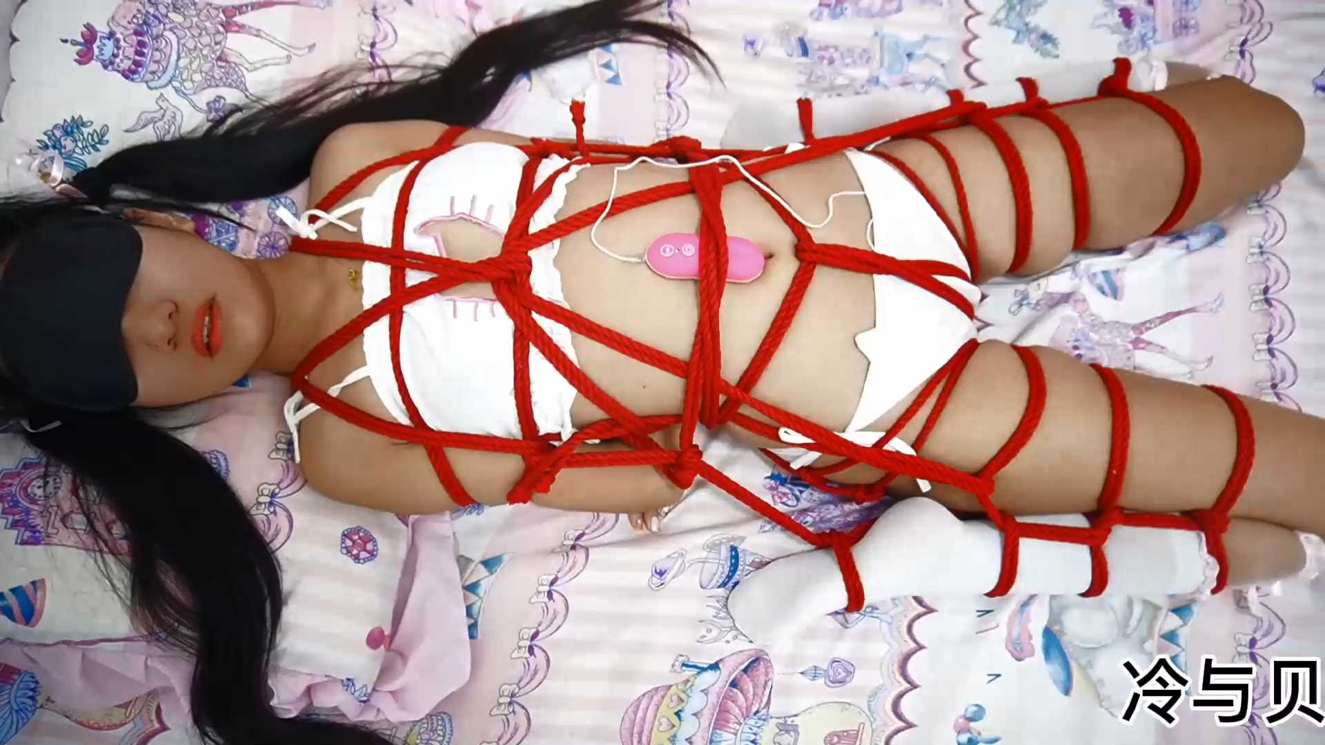 LYB046 可爱双马尾冷酱白色内衣，玩虐，挠痒乳夹.mp4_snapshot_01.48_[2025.02.20_19.37.53].jpg