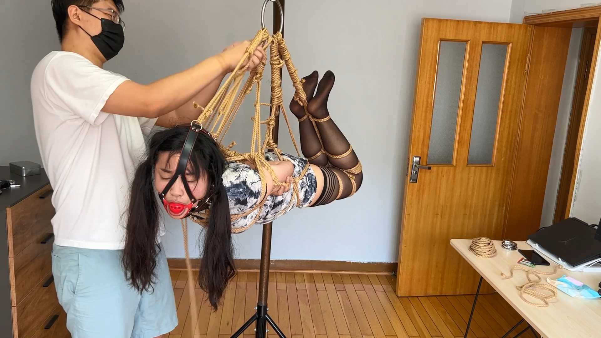 WNYC060 新妹子雅静真实约绑意外.mp4_snapshot_27.58_[2025.02.22_18.40.31].jpg