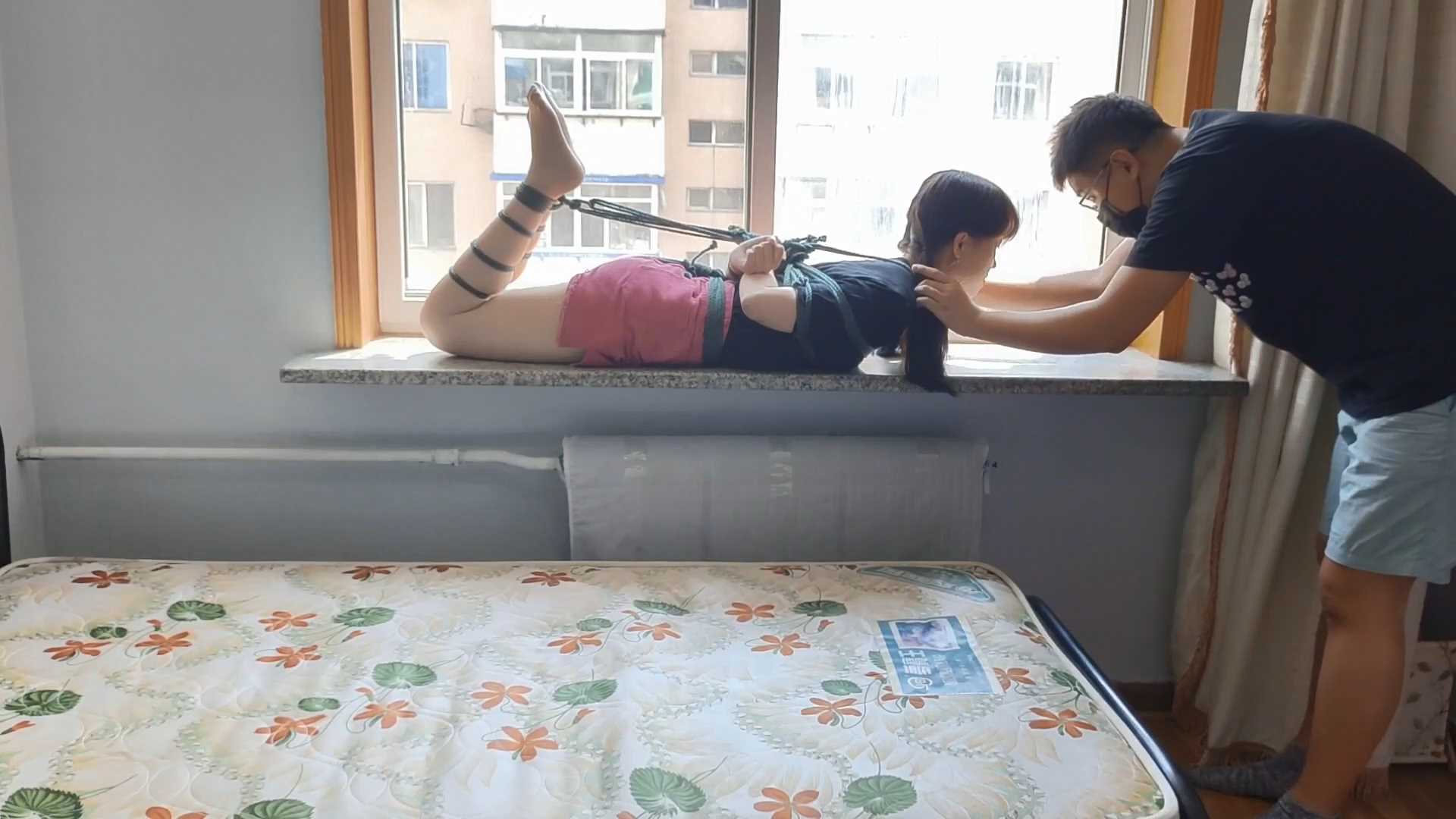 WNYC065 肉丝美少女欣妍窗台羞耻放置.mp4_snapshot_14.05_[2025.02.22_18.41.14].jpg