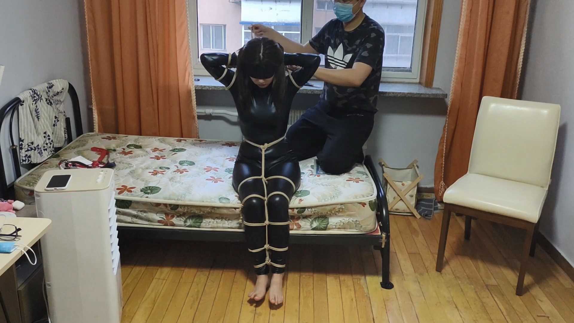 WNYC094 妹子语希的后手缚麻花腿挣扎.mp4_snapshot_04.29_[2025.02.22_18.46.15].jpg