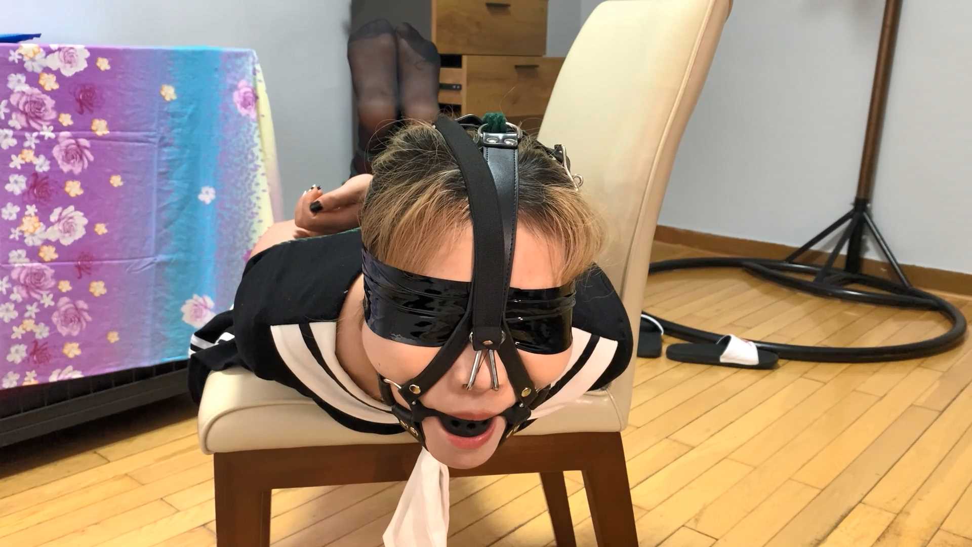 WNYC096 水手服萌妹柚子蛇缚暴力承压驷马.mp4_snapshot_33.02_[2025.02.22_18.46.32].jpg