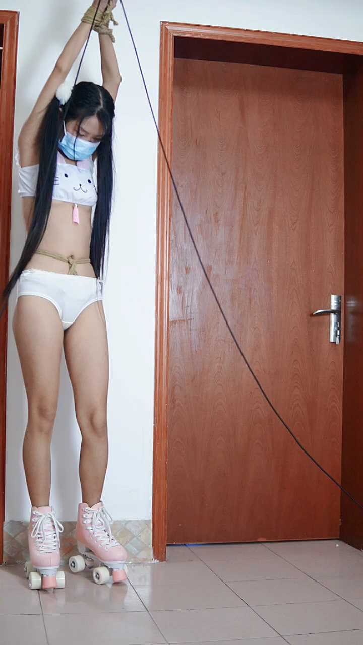 LYB082 冷酱体罚一小时，体力被残酷压榨.MP4_snapshot_05.25_[2025.02.20_19.46.22].jpg