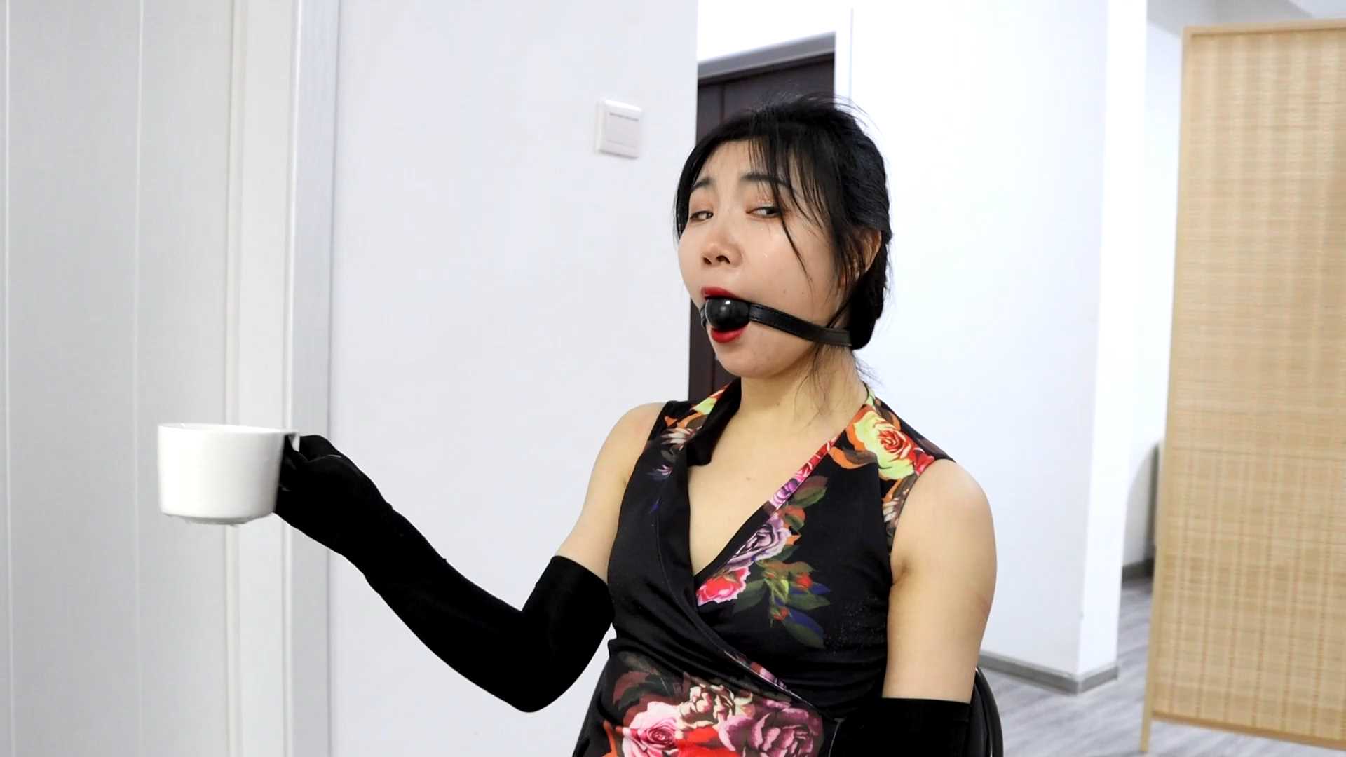 DYK106 被控制的真人美女玩偶01.mp4_snapshot_08.49_[2025.02.17_11.05.36].jpg