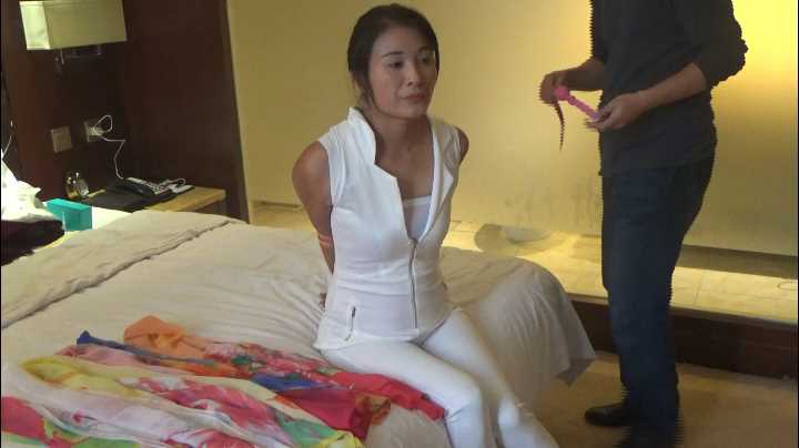 SXYC466 七彩丝巾 捆堵包 驷马 佩戴三叶草铁夹 痛彻心扉.MP4_snapshot_00.07.31_[2025.jpg