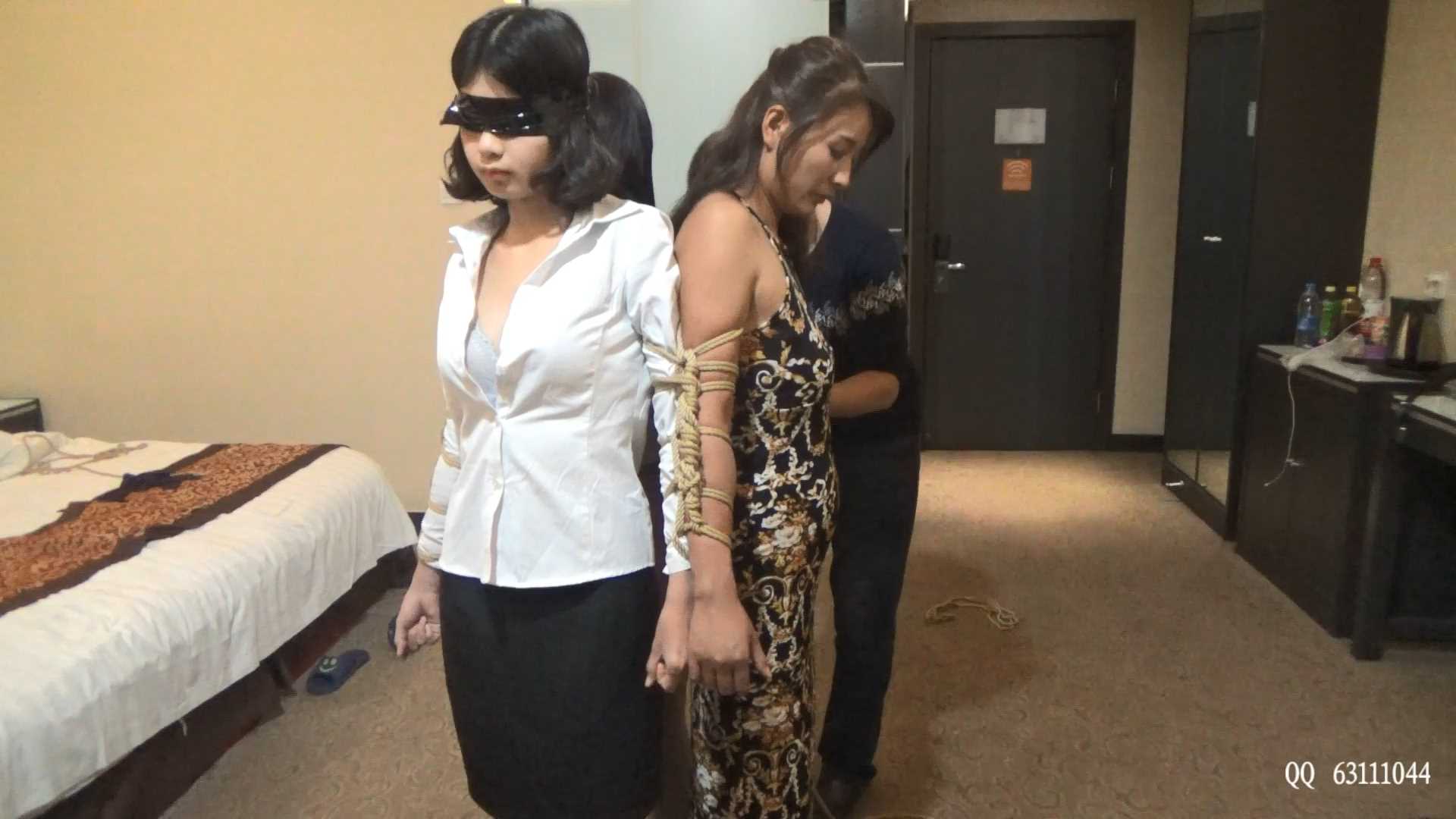 SXYC470 三人连体捆绑转圈.MP4_snapshot_12.12_[2025.02.27_18.58.16].jpg