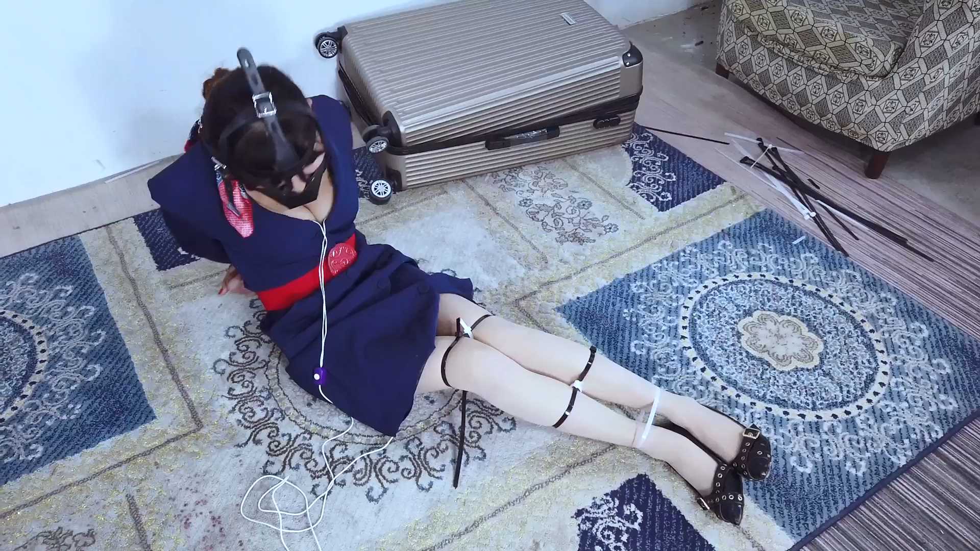 YS292 尾随绑架空姐.mp4_snapshot_18.31_[2025.02.27_15.52.59].jpg