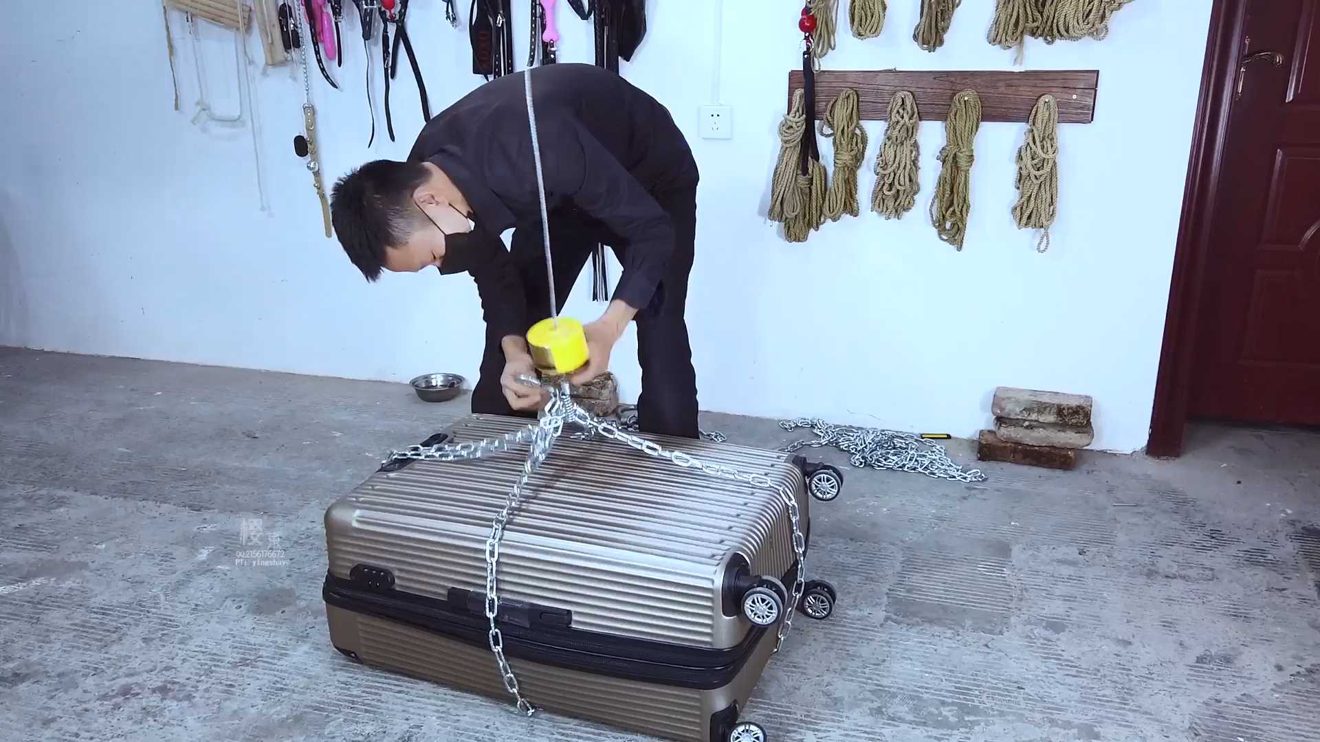 YS292 尾随绑架空姐.mp4_snapshot_32.22_[2025.02.27_15.53.01].jpg