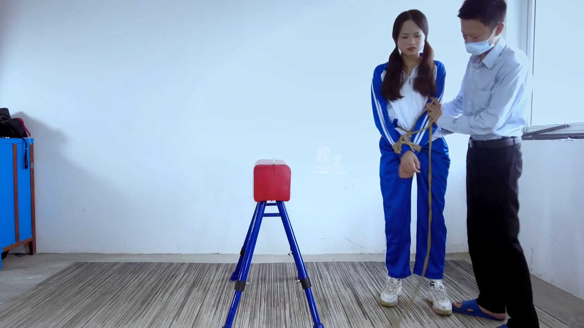 YS295 体育老师对女学生的特殊体罚训练.mp4_snapshot_00.09.18_[2025.02.27_15.54.00].jpg