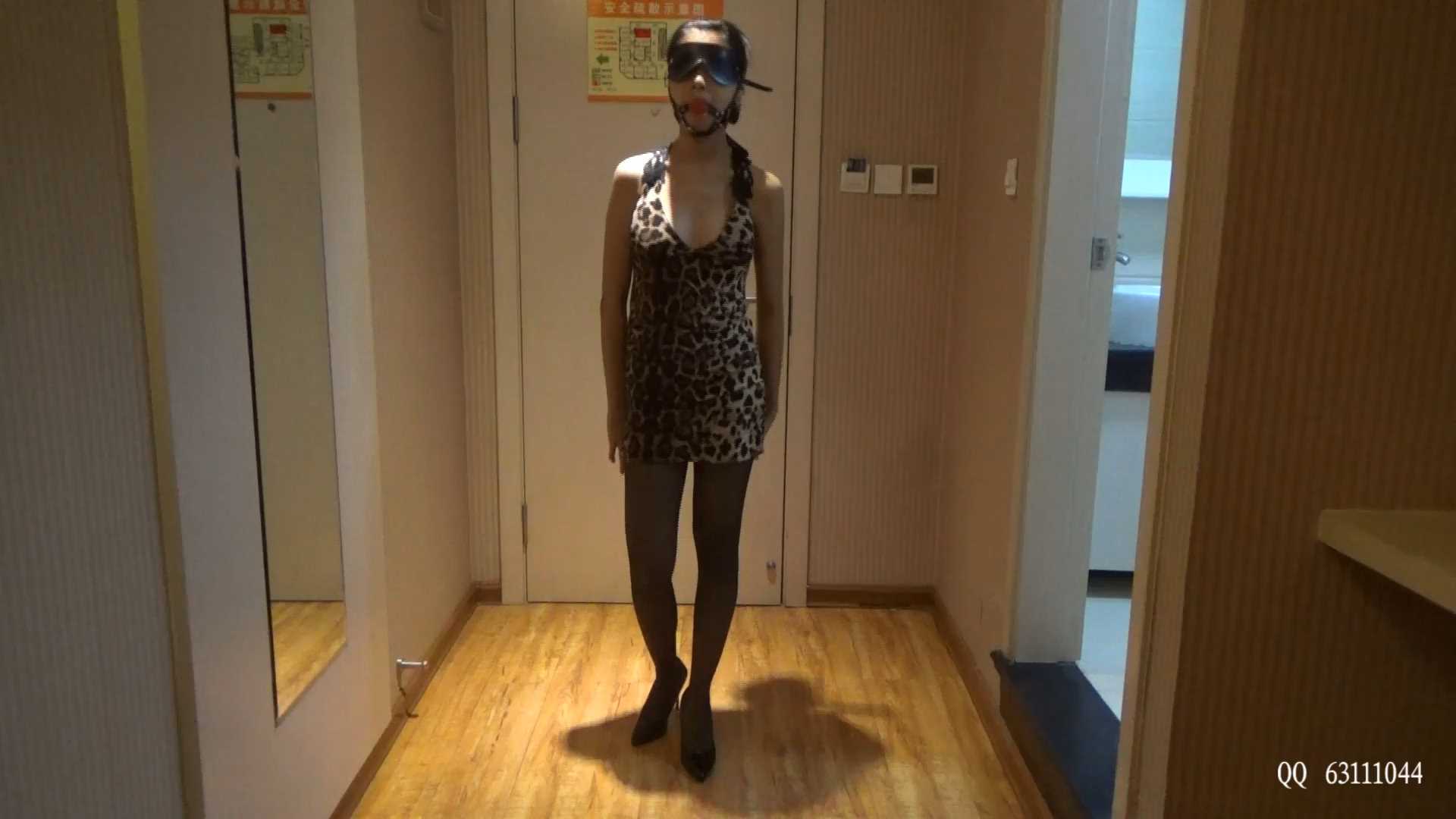 SXYC502 小M柔柔妹子 黑丝高跟豹纹翘乳长腿细腰 全身绷带五花大绑捆绑 随意抚摸.MP4_s.jpg