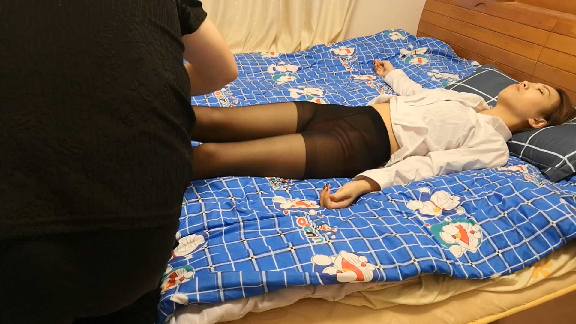 SXYC620 诺米 白领的危险周末.mp4_snapshot_05.21_[2025.02.27_19.42.19].jpg