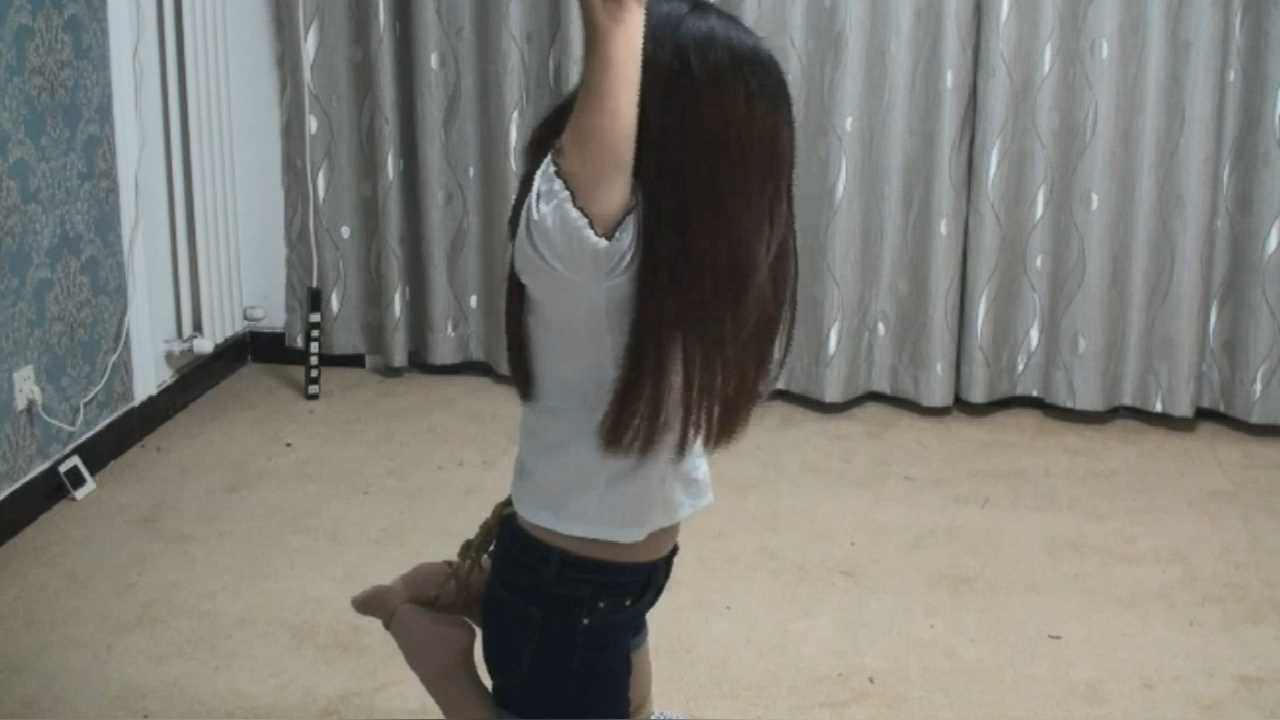 SXYC913 上班迟到的惩罚.mp4_snapshot_32.30_[2025.02.28_15.39.33].jpg