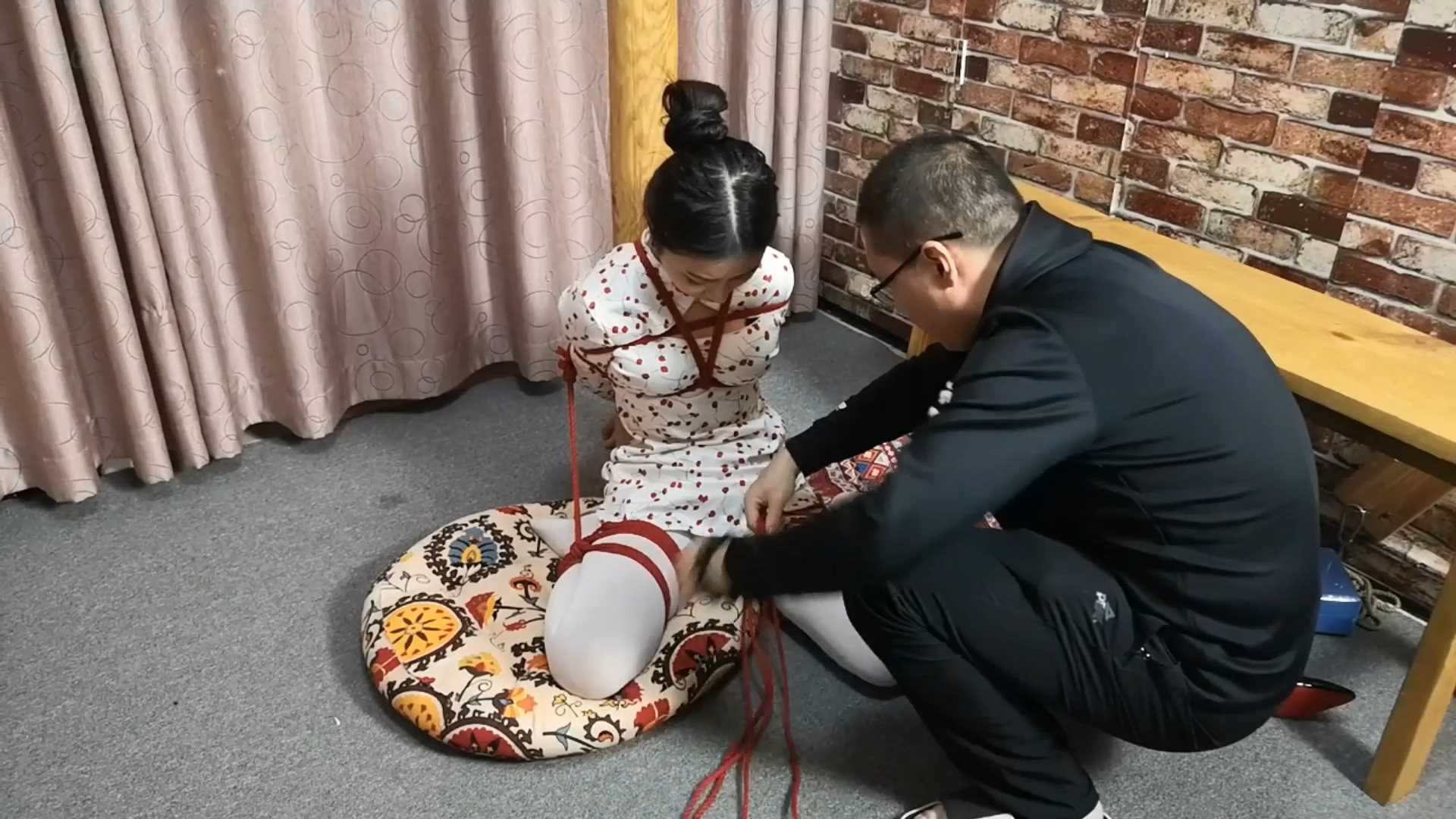 SXYC580 小可爱 冉染体验老虎凳.mp4_snapshot_05.00_[2025.02.27_19.25.49].jpg
