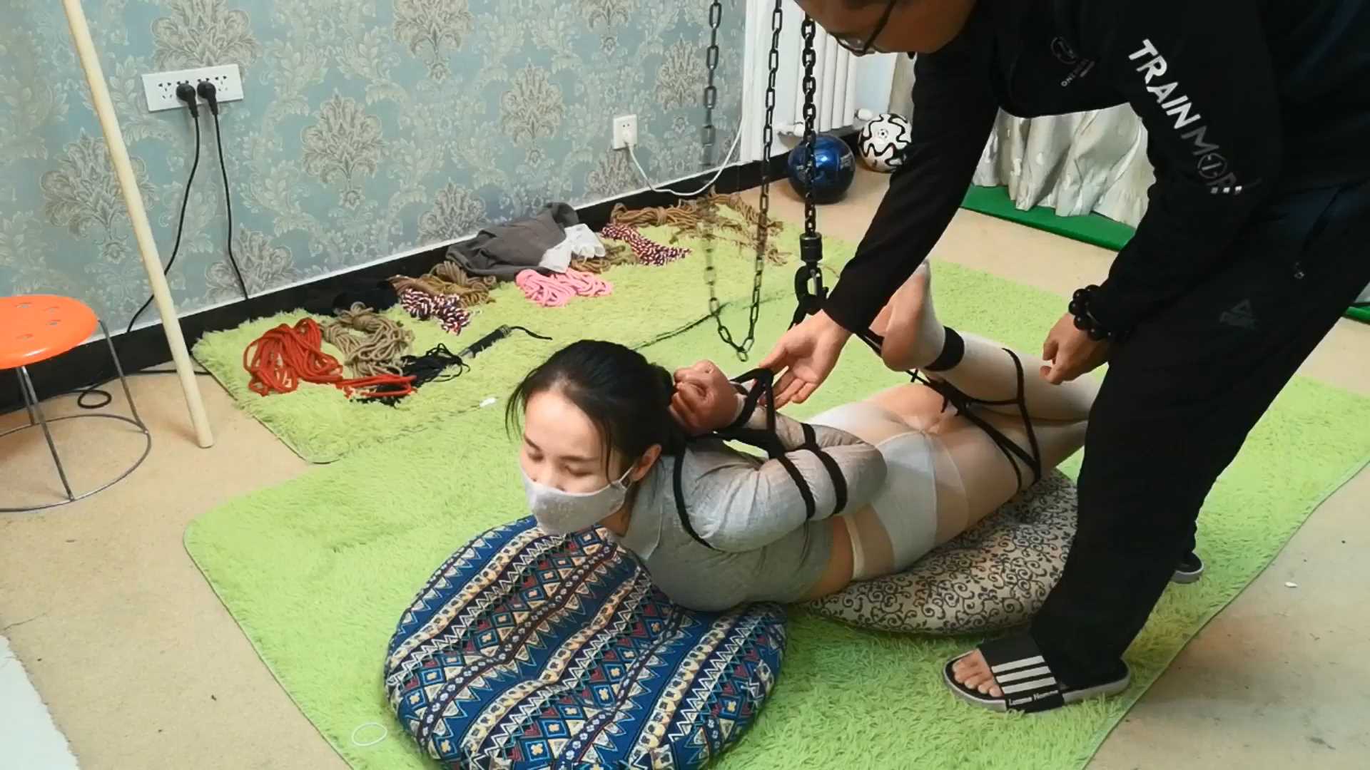SXYC637 小稚 灰衣五花大绑单腿吊 后手观音和极限驷马.mp4_snapshot_24.40_[2025.02.2.jpg