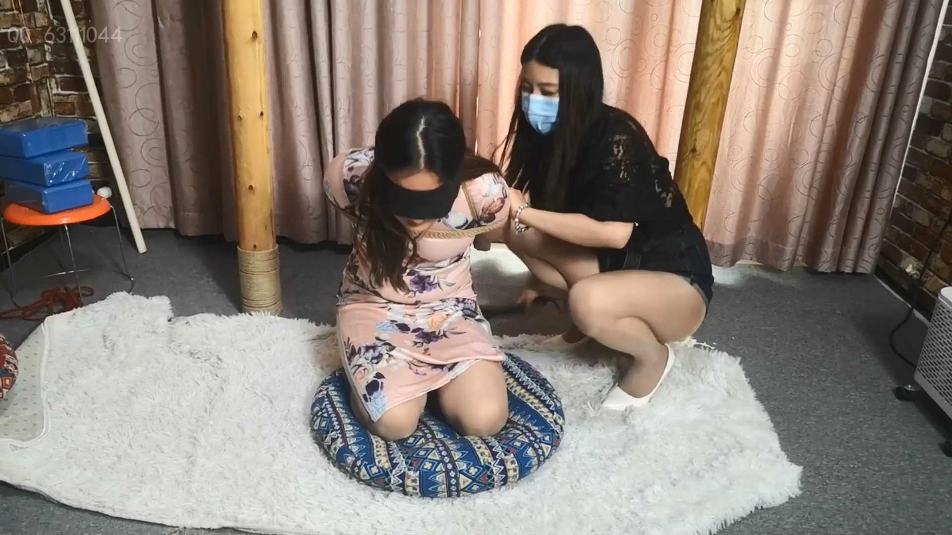 SXYC912 柠檬女绳师 老虎凳拷问旗袍女 女王属性爆发 狠狠的鞭打 丝袜堵嘴.mp4_snapsho.jpg