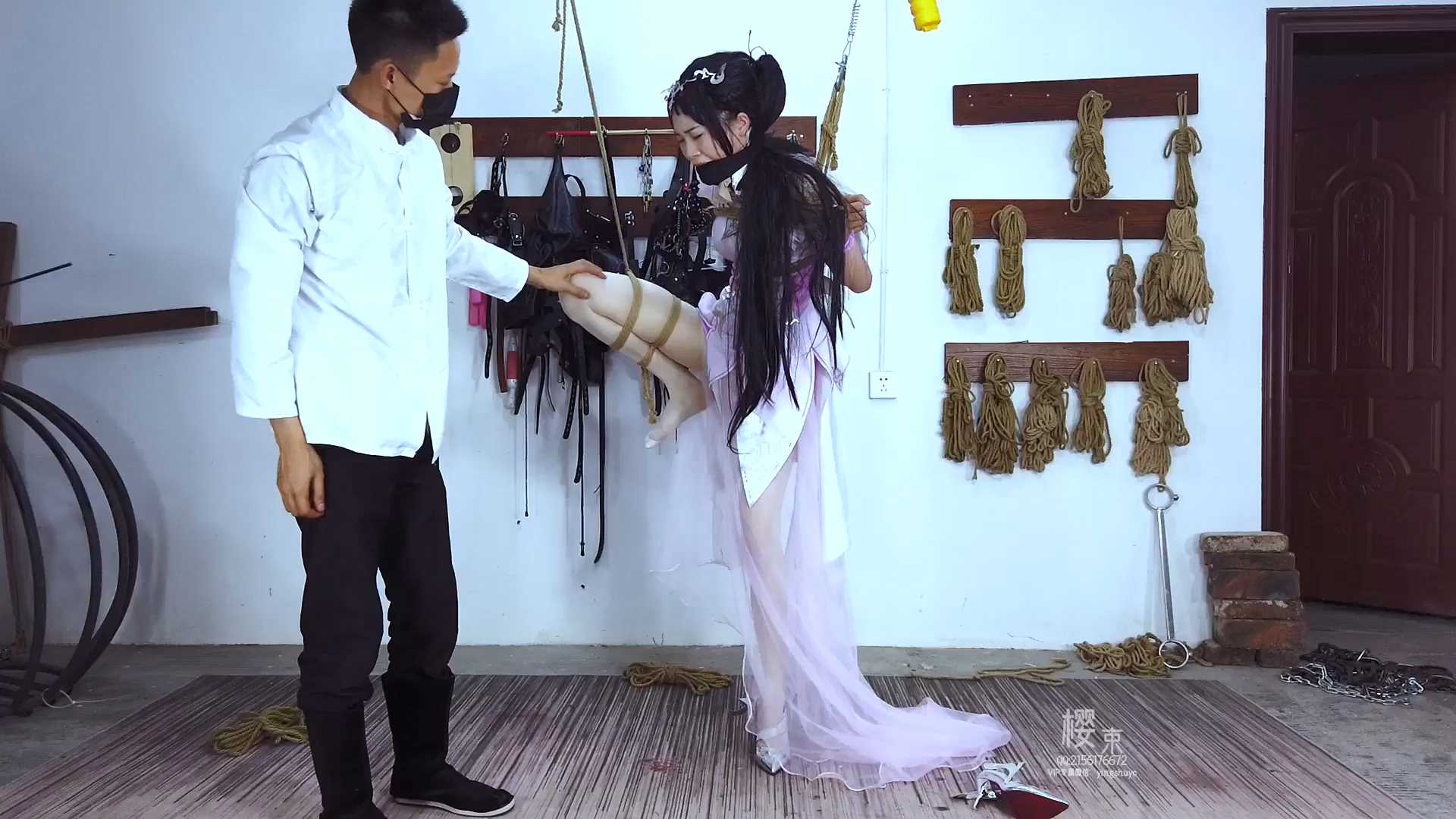 YS020 斗罗大陆小舞单脚吊缚篇.mp4_snapshot_20.36_[2025.02.26_09.02.36].jpg