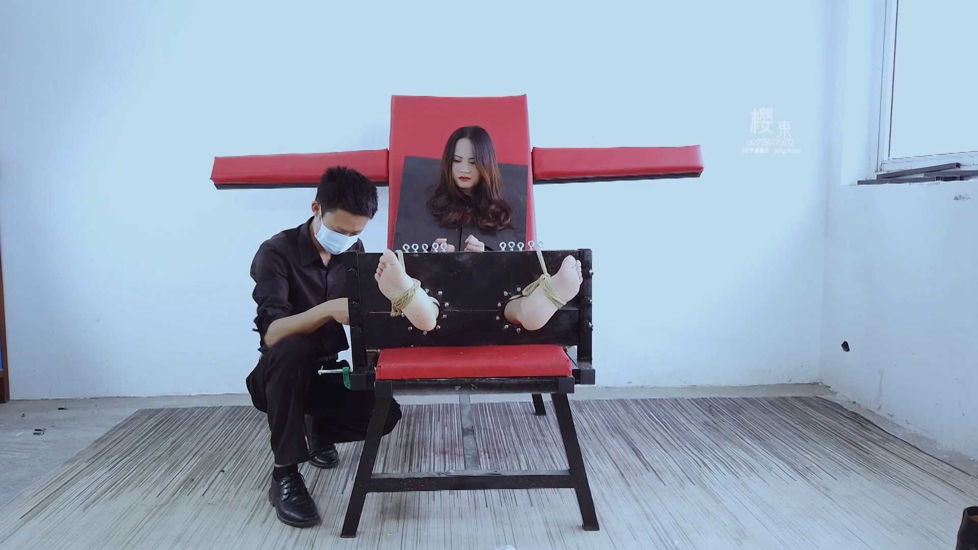YS043 老虎凳上橡皮筋虐足.mp4_snapshot_05.35_[2025.02.26_09.06.05].jpg