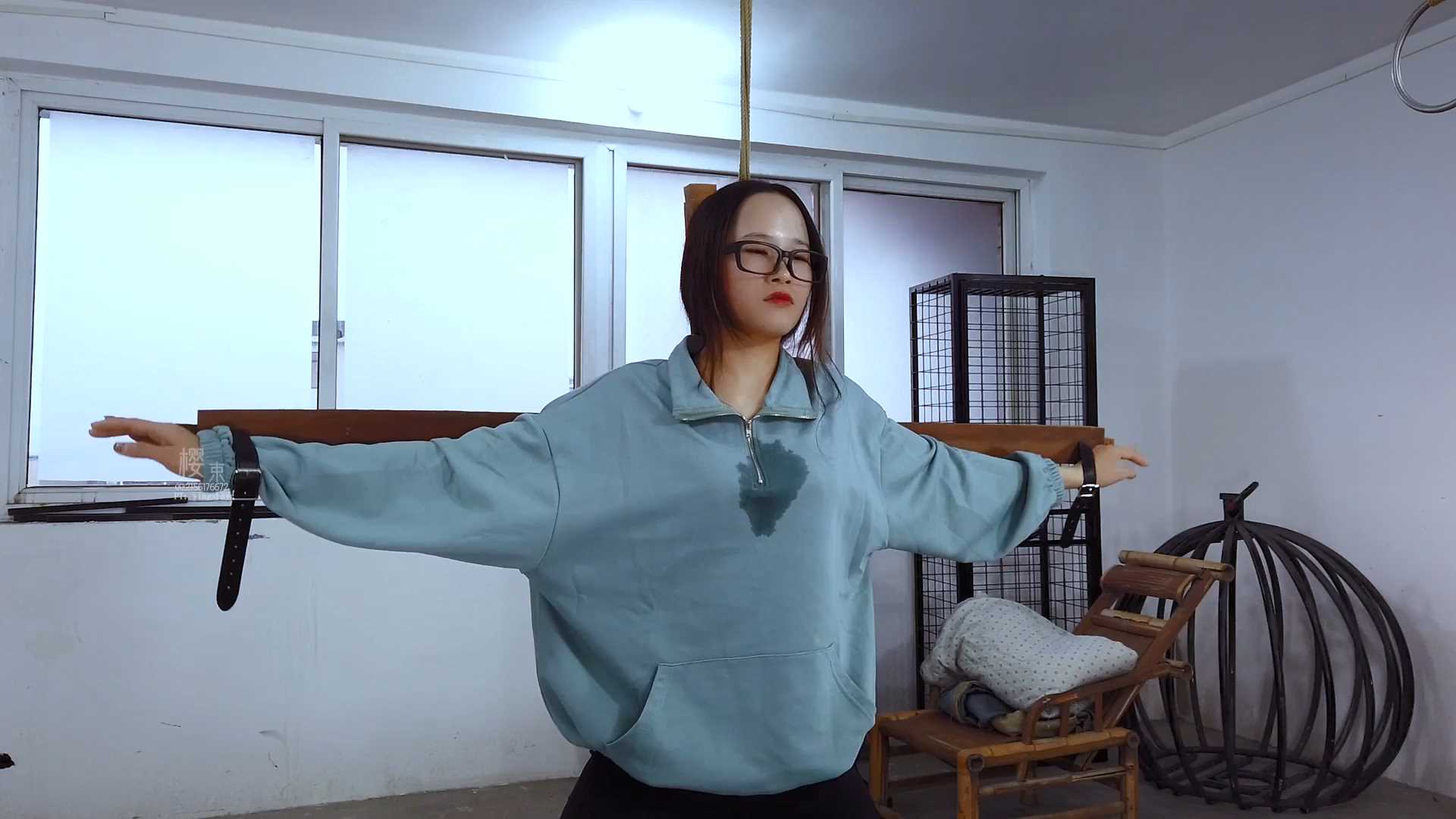 YS057 萍妮应聘陷阱-骗捆.mp4_snapshot_08.14_[2025.02.26_09.09.25].jpg