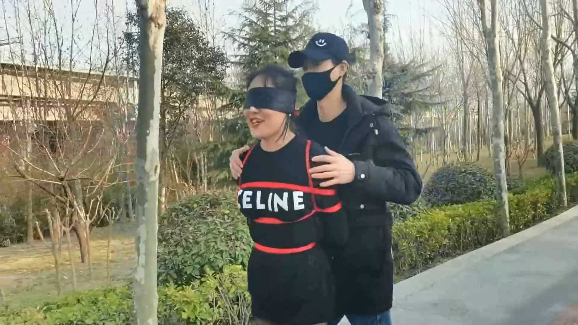 YS175 捆绑蒙眼户外聊天散步.mp4_snapshot_02.18_[2025.02.14_11.24.33].jpg