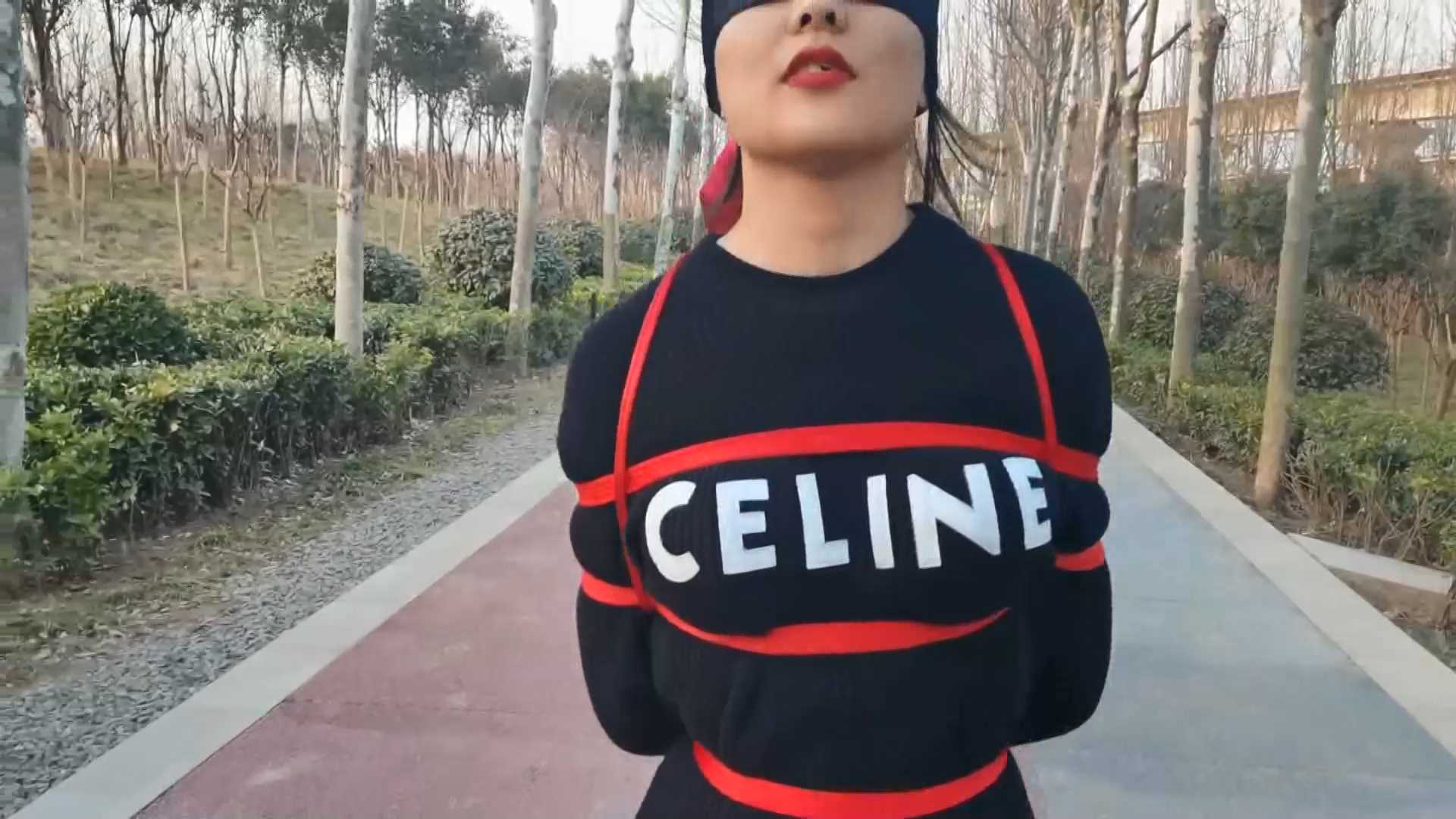 YS175 捆绑蒙眼户外聊天散步.mp4_snapshot_16.57_[2025.02.14_11.24.36].jpg