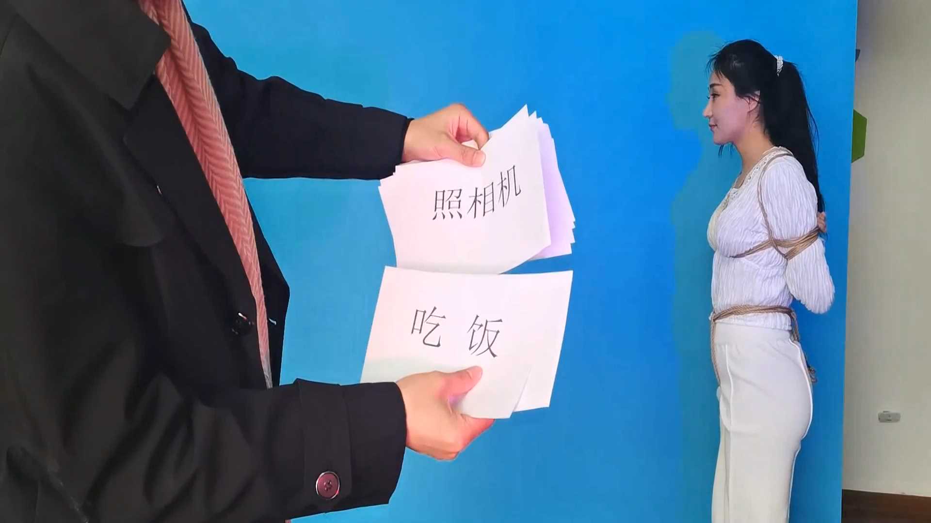 YS165 猜字游戏笑笑和外籍洋洋.mp4_snapshot_27.17_[2025.02.14_11.22.48].jpg