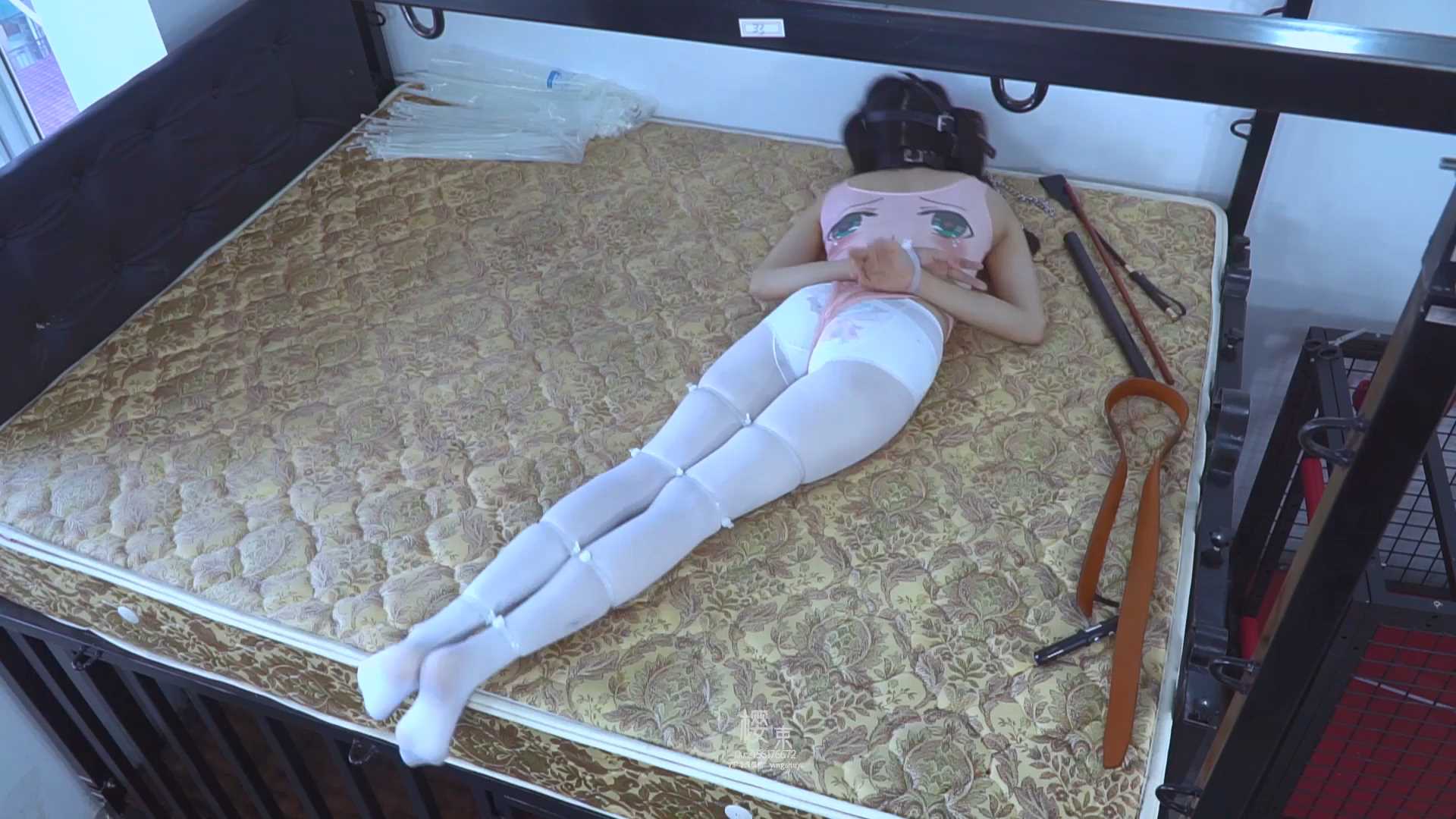YS084 汐洛扎带捆绑蛇形爬走.mp4_snapshot_27.37_[2025.02.26_09.13.35].jpg