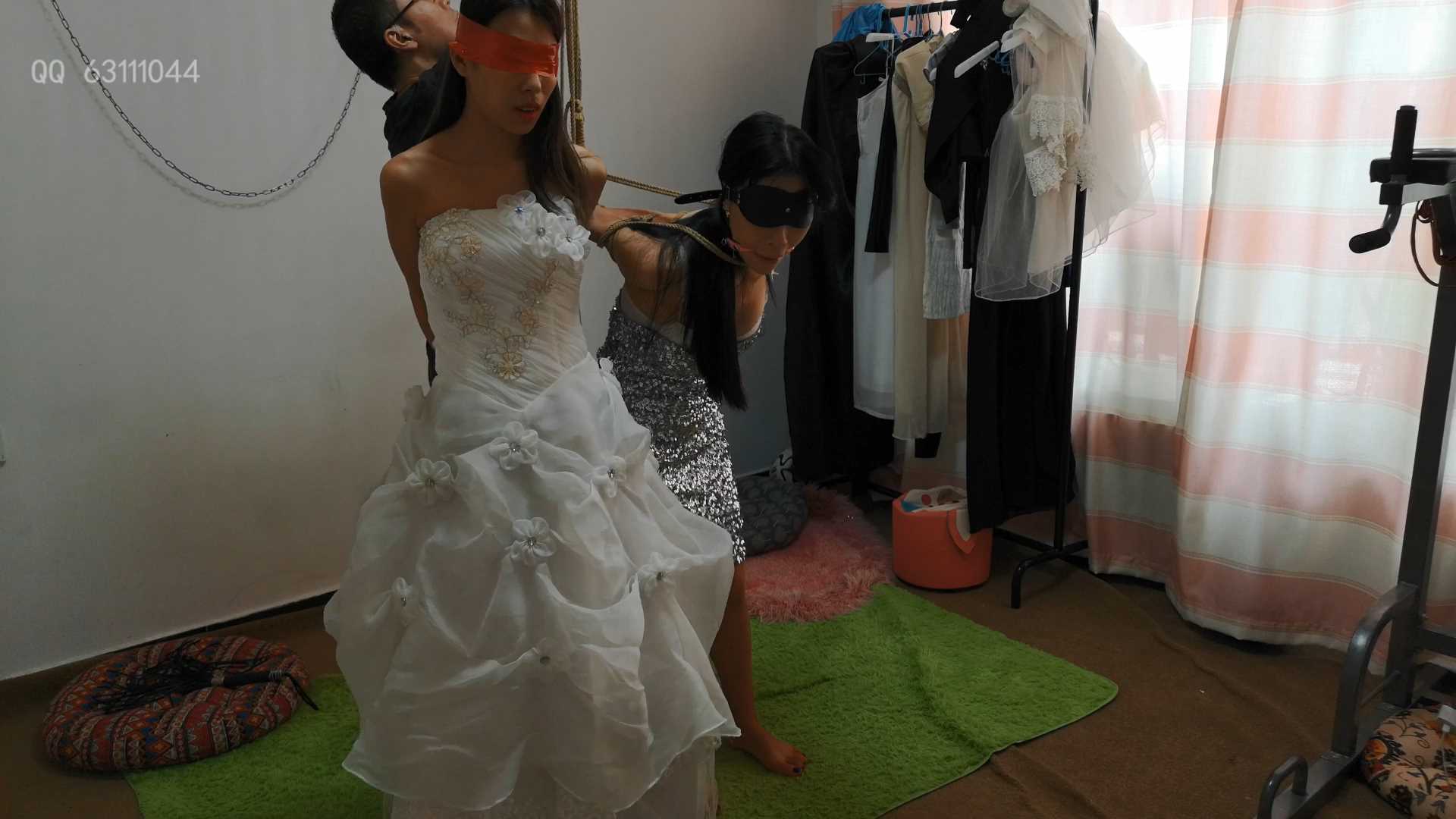 SXYC970 诺米桃子姐妹婚纱劫.mp4_snapshot_00.25.39_[2025.02.28_15.49.56].jpg
