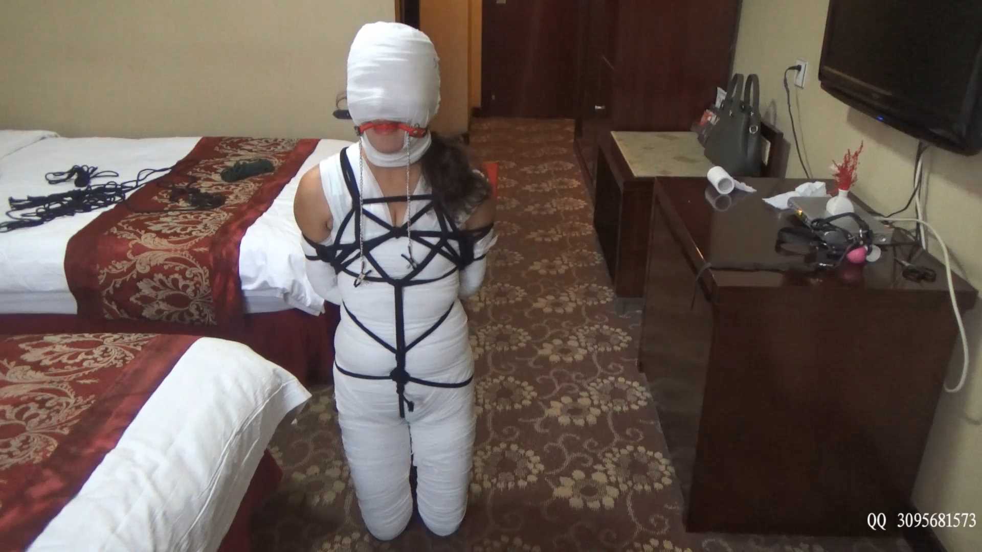 SXYC457 绷带木乃伊包裹黑色绳子缠满 夹子口塞 悬空震动抽搐 黑胶带全封闭窒息.mp4_sn.jpg