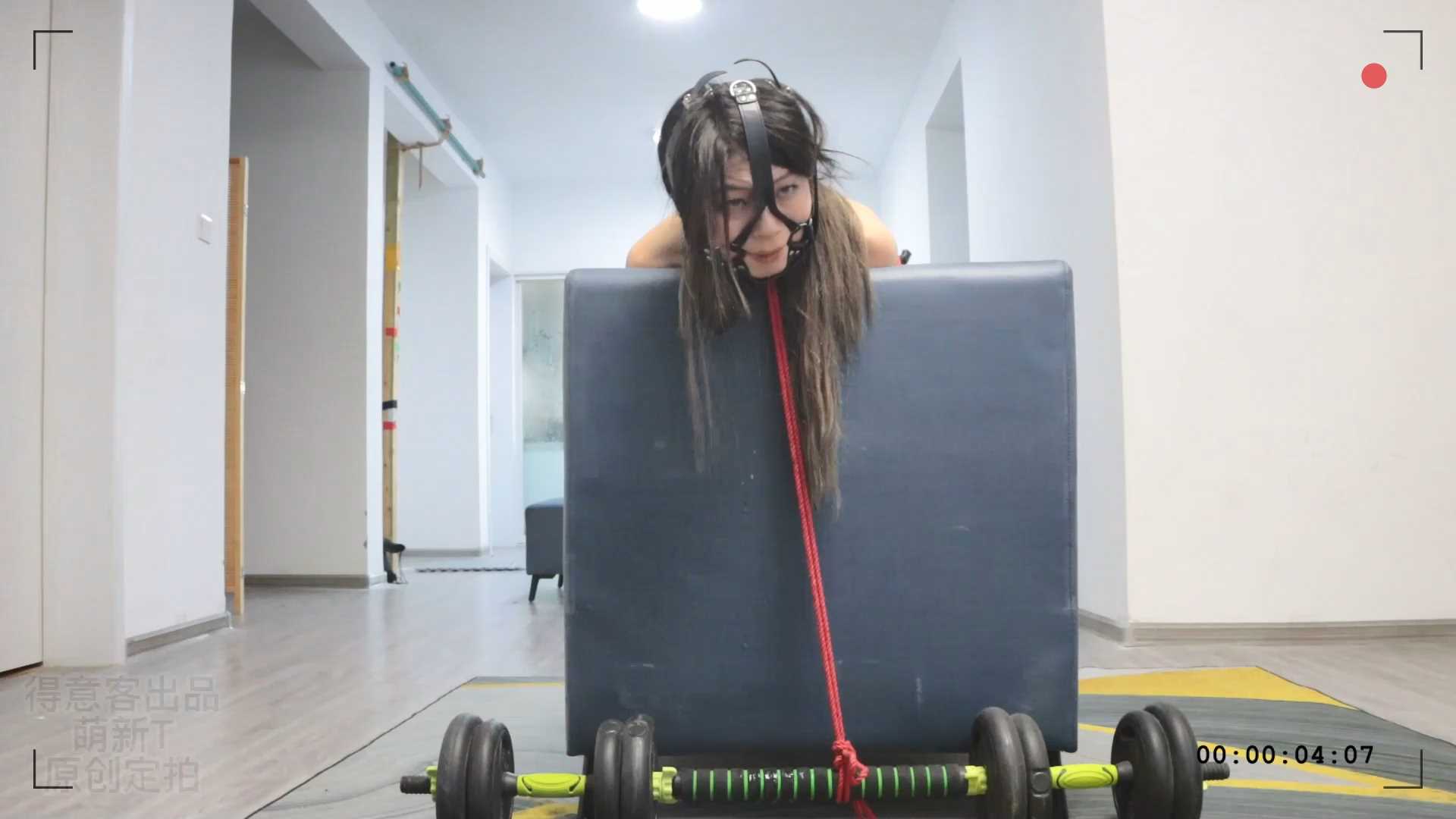 DYK151 恶之花 野蛮女王王希倩.mp4_snapshot_24.10_[2025.02.17_11.14.22].jpg