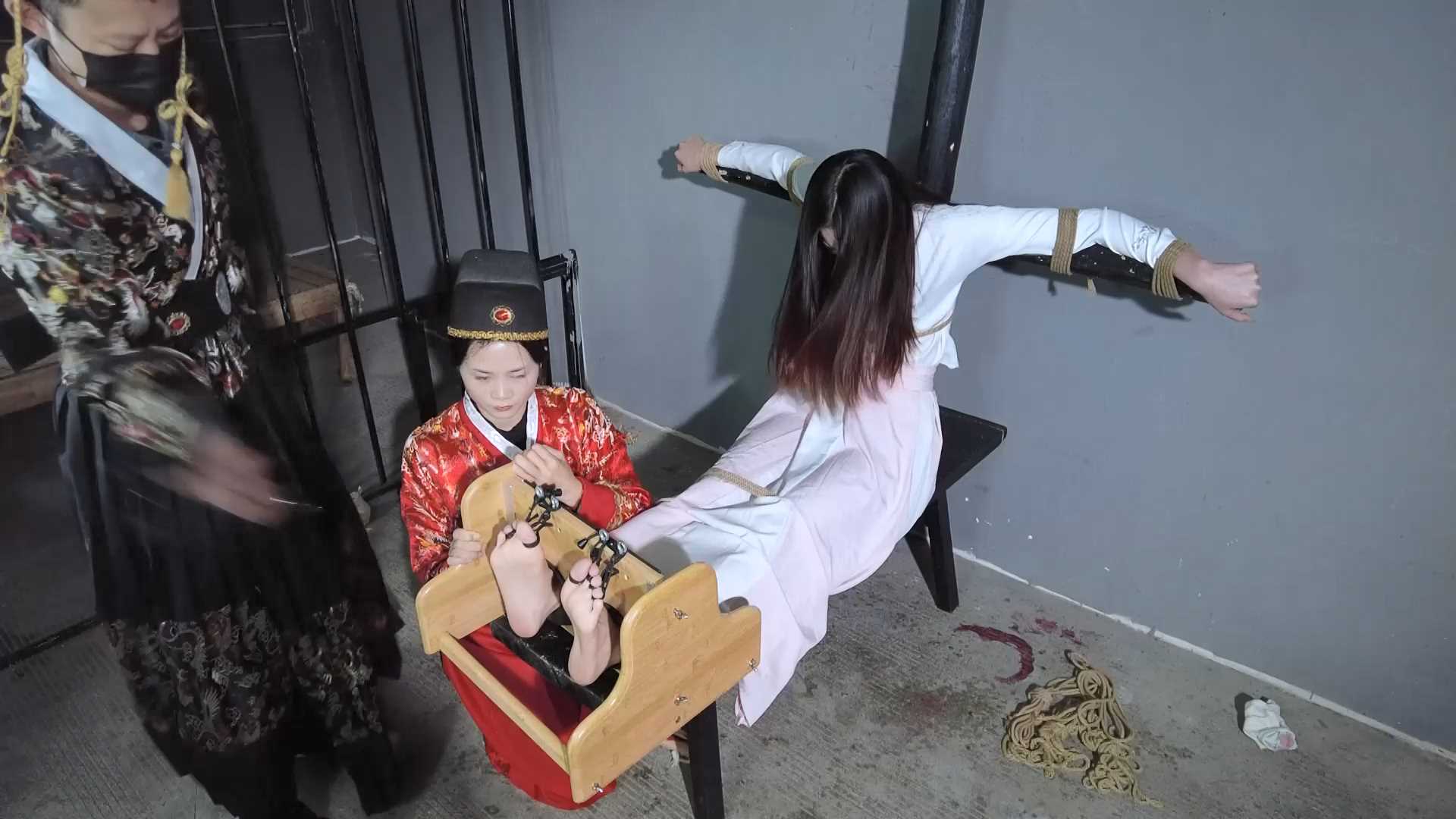 YS137 刑讯出轨番金莲~拉拉.mp4_snapshot_43.43_[2025.02.26_09.22.08].jpg