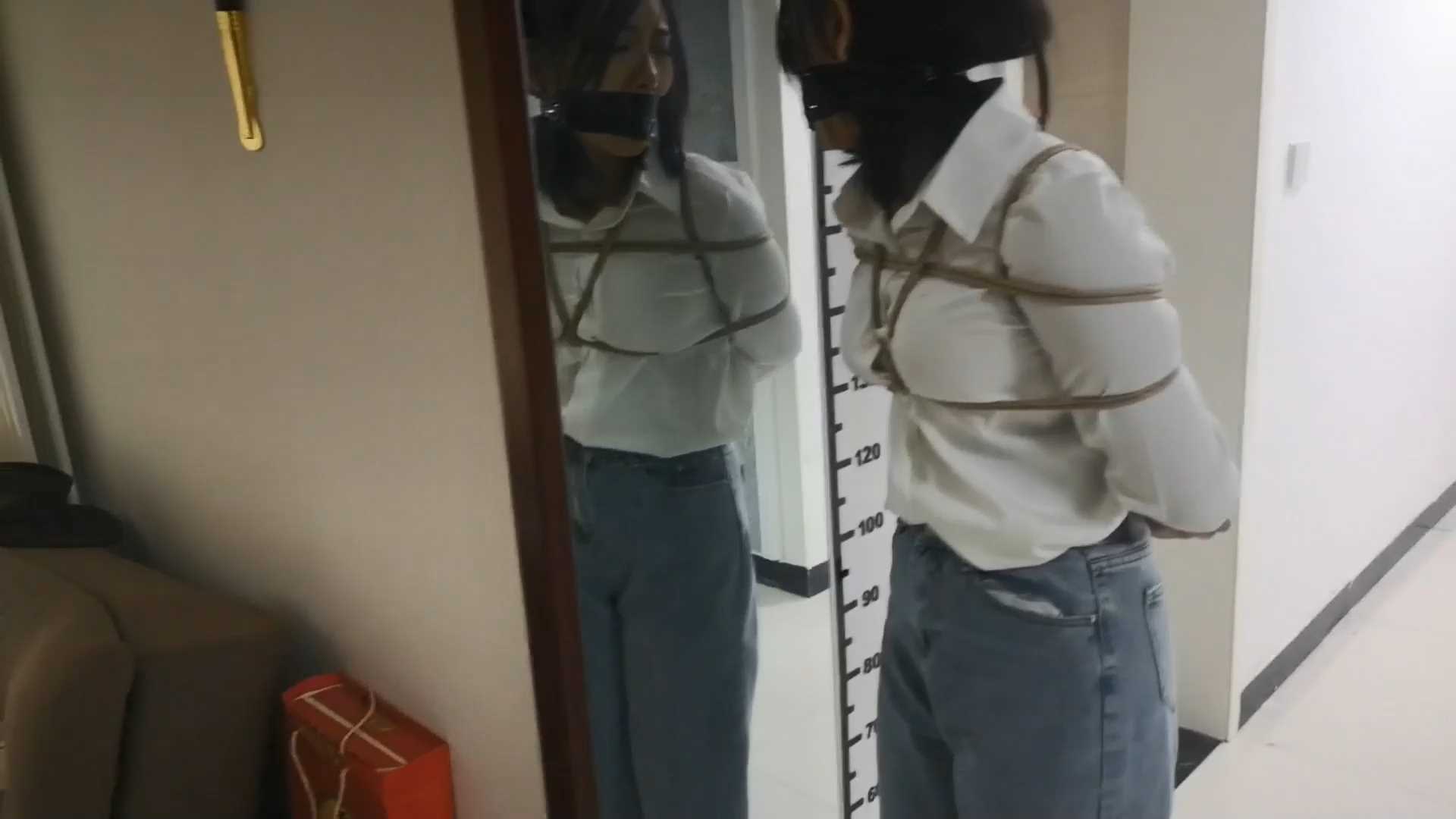 SXYC265 嘉文 被绑架的牛仔裤.mp4_snapshot_23.10_[2025.03.01_18.48.37].jpg