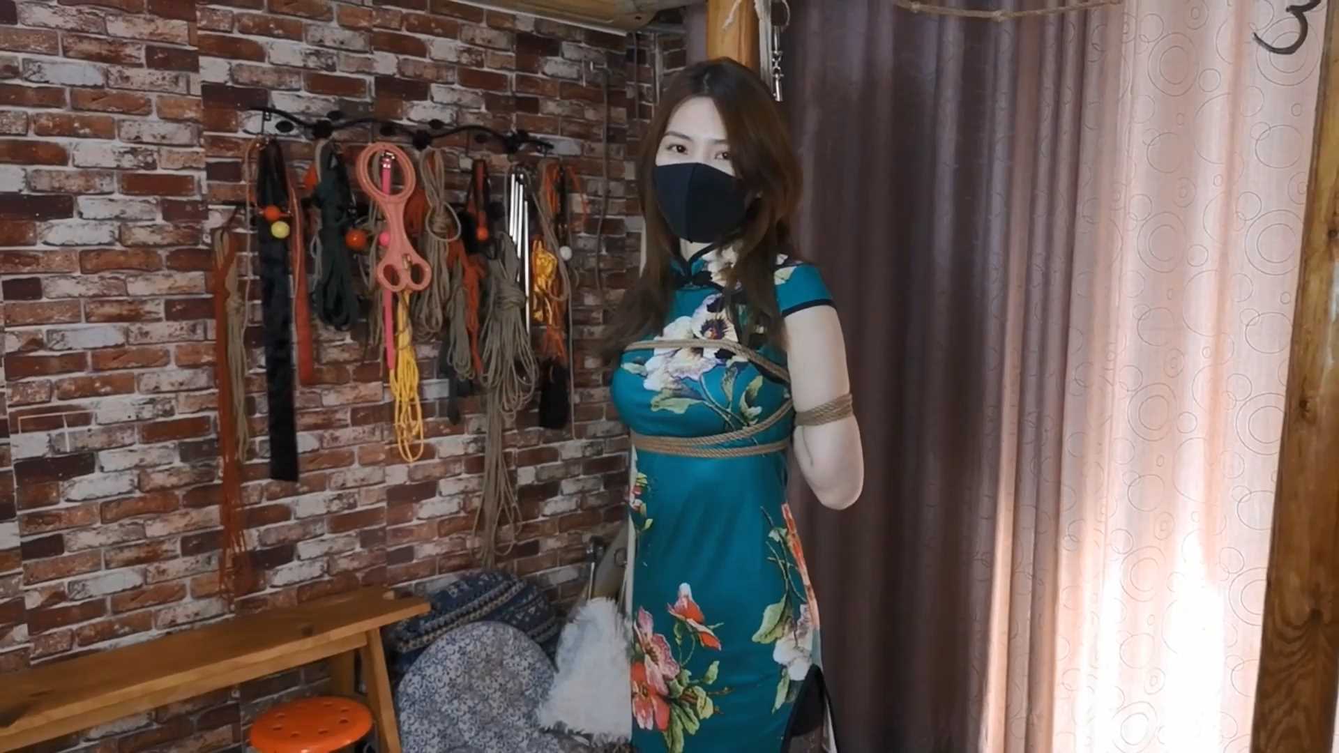 SXYC351 艾琳绿旗袍 老虎凳拷问.mp4_snapshot_02.30_[2025.03.01_19.09.37].jpg