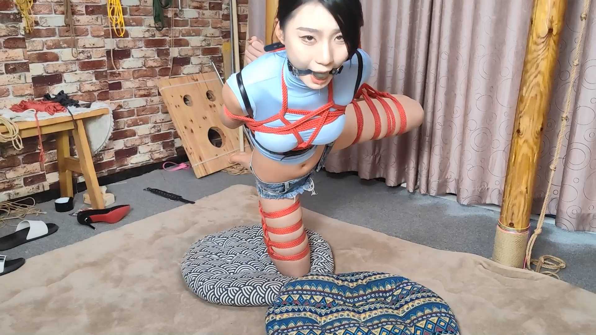 SXYC065 苏樱蓝衫膝盖跪地吊起 无尽口水.mp4_snapshot_16.40_[2025.03.01_18.00.53].jpg