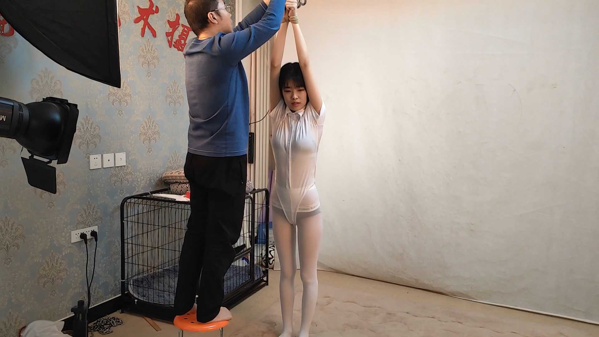 SXYC040 妍妍 举手吊垫脚吊 躲闪不开的双手.mp4_snapshot_03.20_[2025.03.01_17.56.21].jpg
