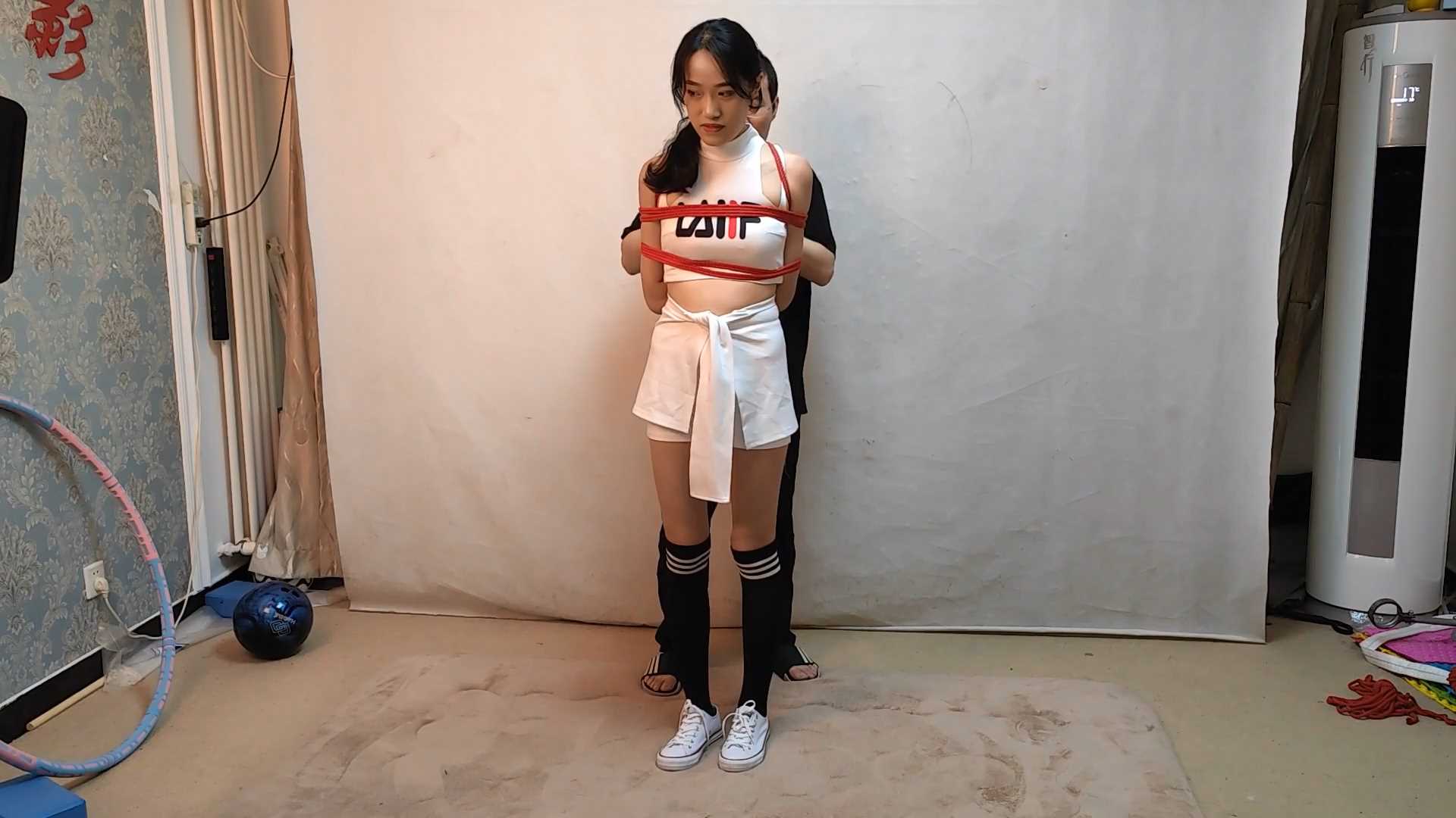 SXYC091 雅熙 车模历险 双腿悬吊SP.mp4_snapshot_04.10_[2025.03.01_18.05.00].jpg