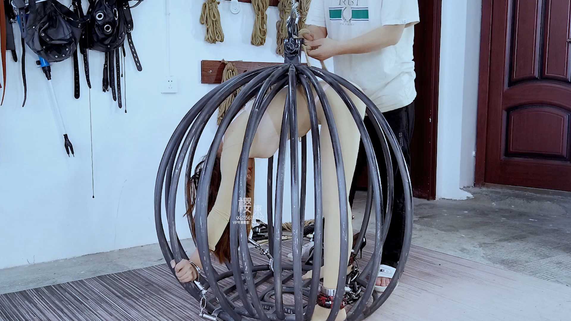 YS259 圆笼中的噩梦.mp4_snapshot_09.26_[2025.02.27_15.47.19].jpg