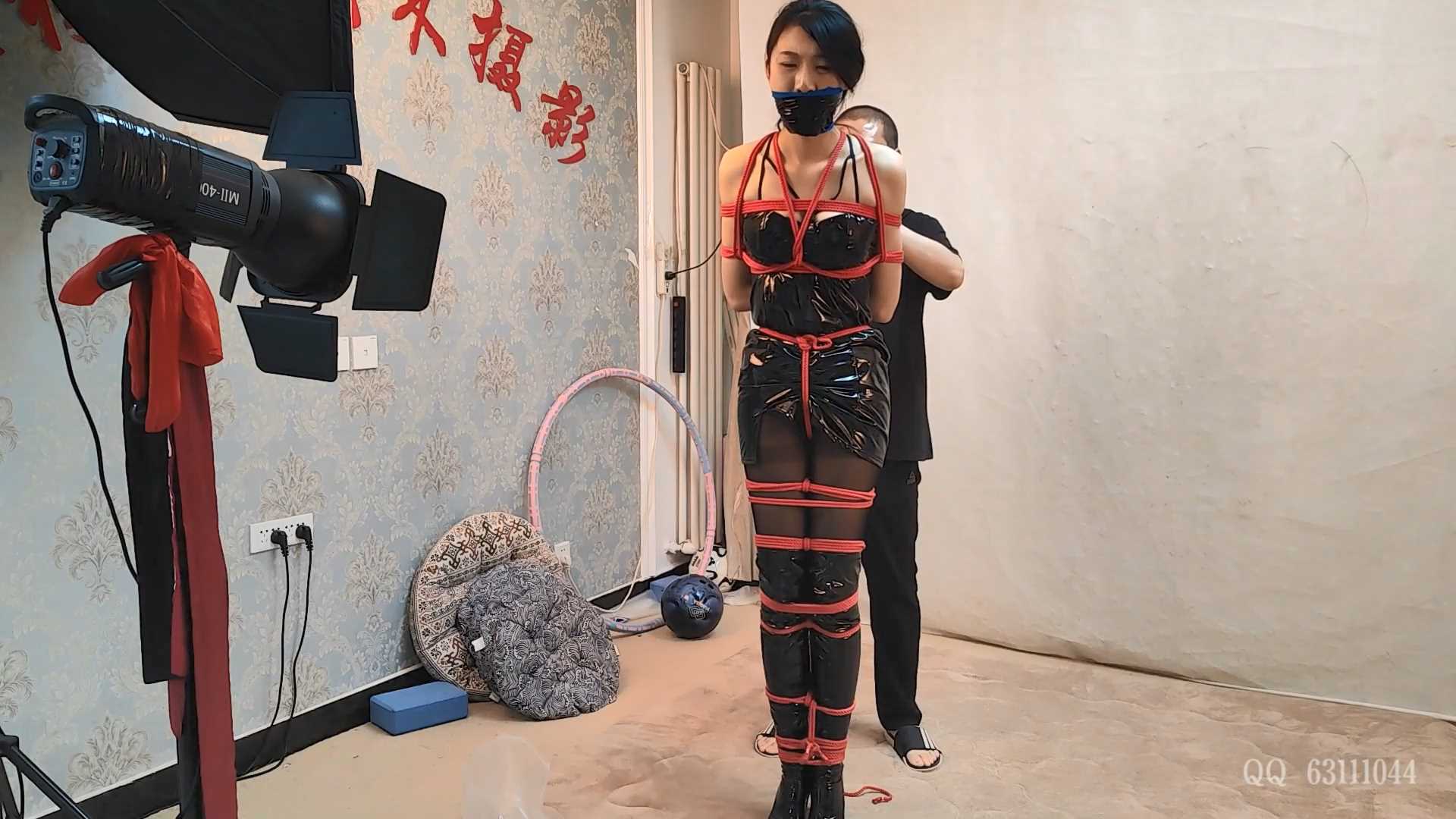 SXYC124 苏樱 黑皮衣黑靴特工 堵嘴红绳吊.mp4_snapshot_30.00_[2025.03.01_18.12.26].jpg
