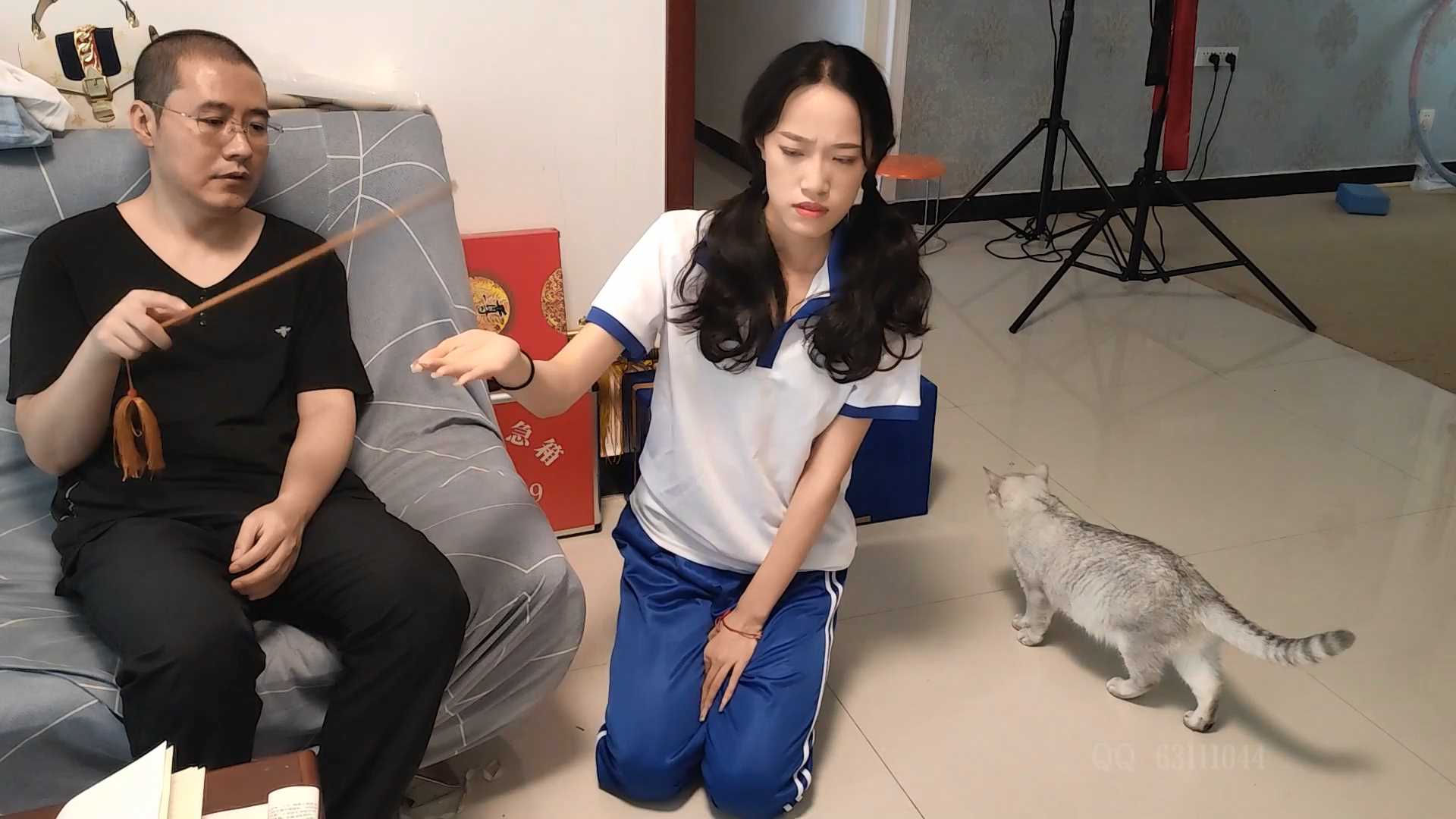 SXYC143 雅熙 写作业的小学生被老师惩罚.mp4_snapshot_07.30_[2025.03.01_18.15.24].jpg