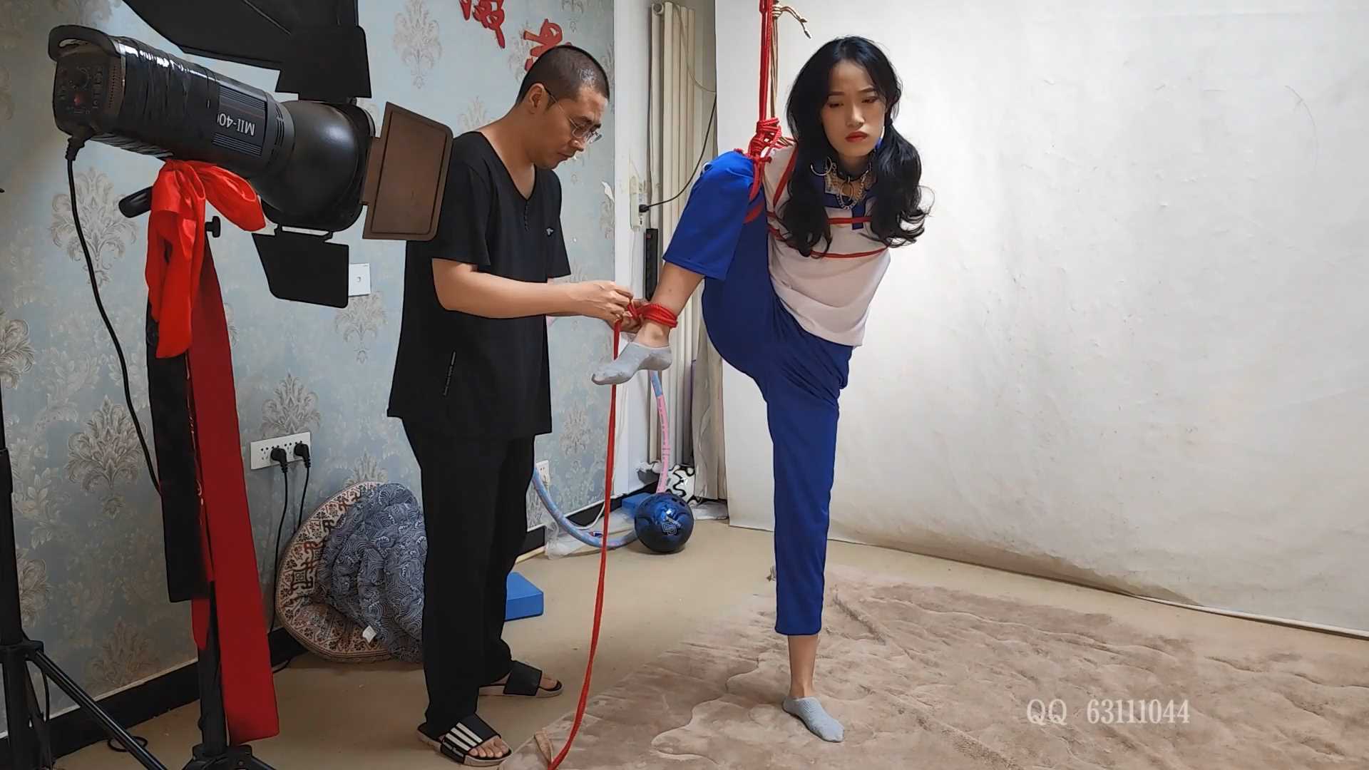 SXYC143 雅熙 写作业的小学生被老师惩罚.mp4_snapshot_29.00_[2025.03.01_18.15.28].jpg