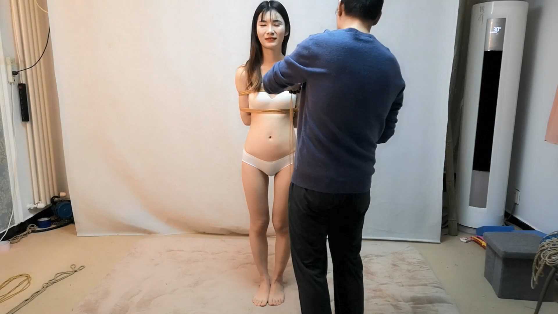SXYC182 清纯的优璇 细腰紧缚.mp4_snapshot_00.07.00_[2025.03.01_18.27.24].jpg