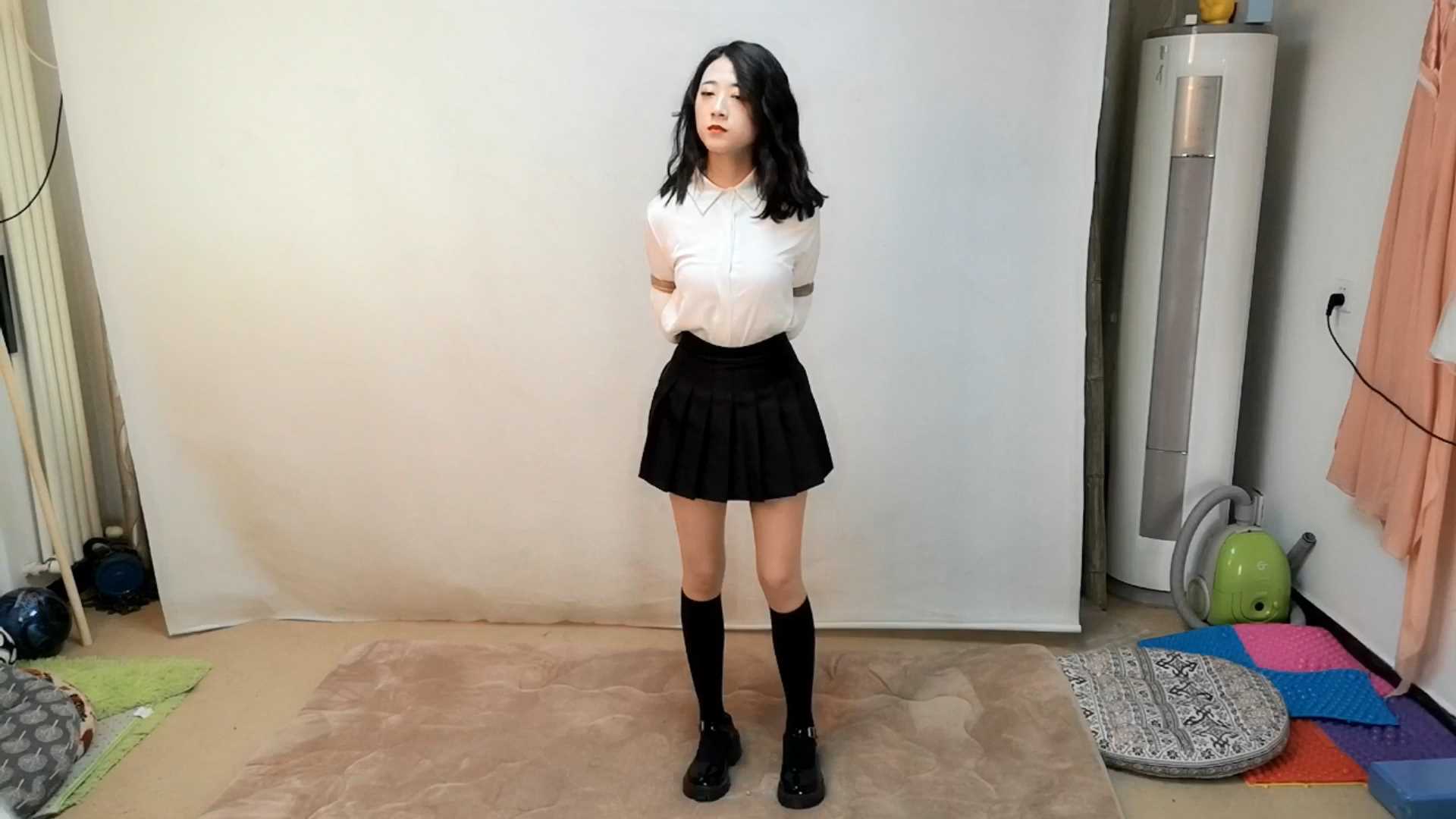 SXYC183 锐轩 JK服 黑袜黑皮鞋 观音和驷马.mp4_snapshot_05.45_[2025.03.01_18.27.32].jpg