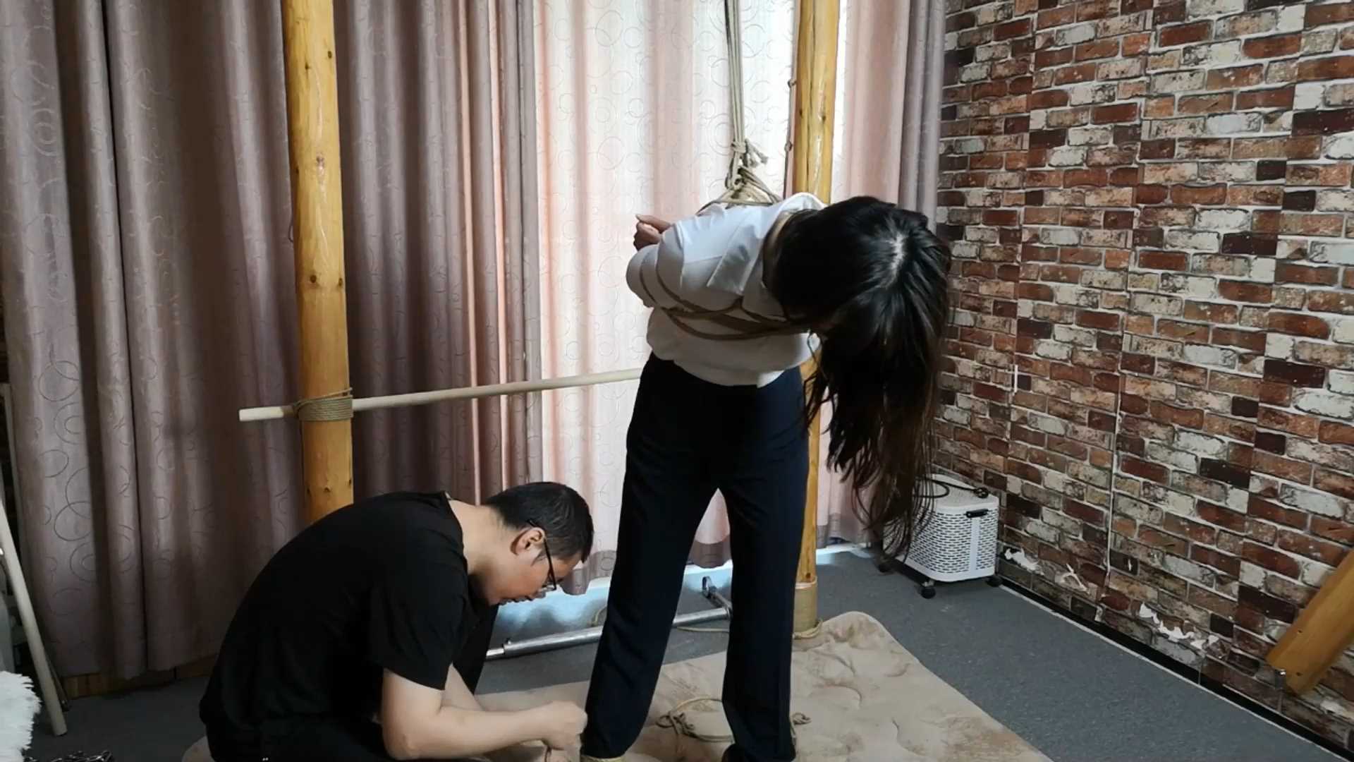 SXYC186 紫依 白衬西裤 极限单腿吊转圈.mp4_snapshot_02.40_[2025.03.01_18.27.57].jpg