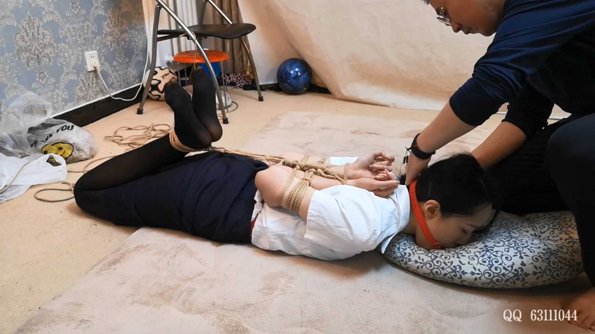 SXYC567 雅熙 黑丝白衬 直臂鞭打 极限并肘驷马吊.mp4_snapshot_44.30_[2025.02.27_19.23.17].jpg
