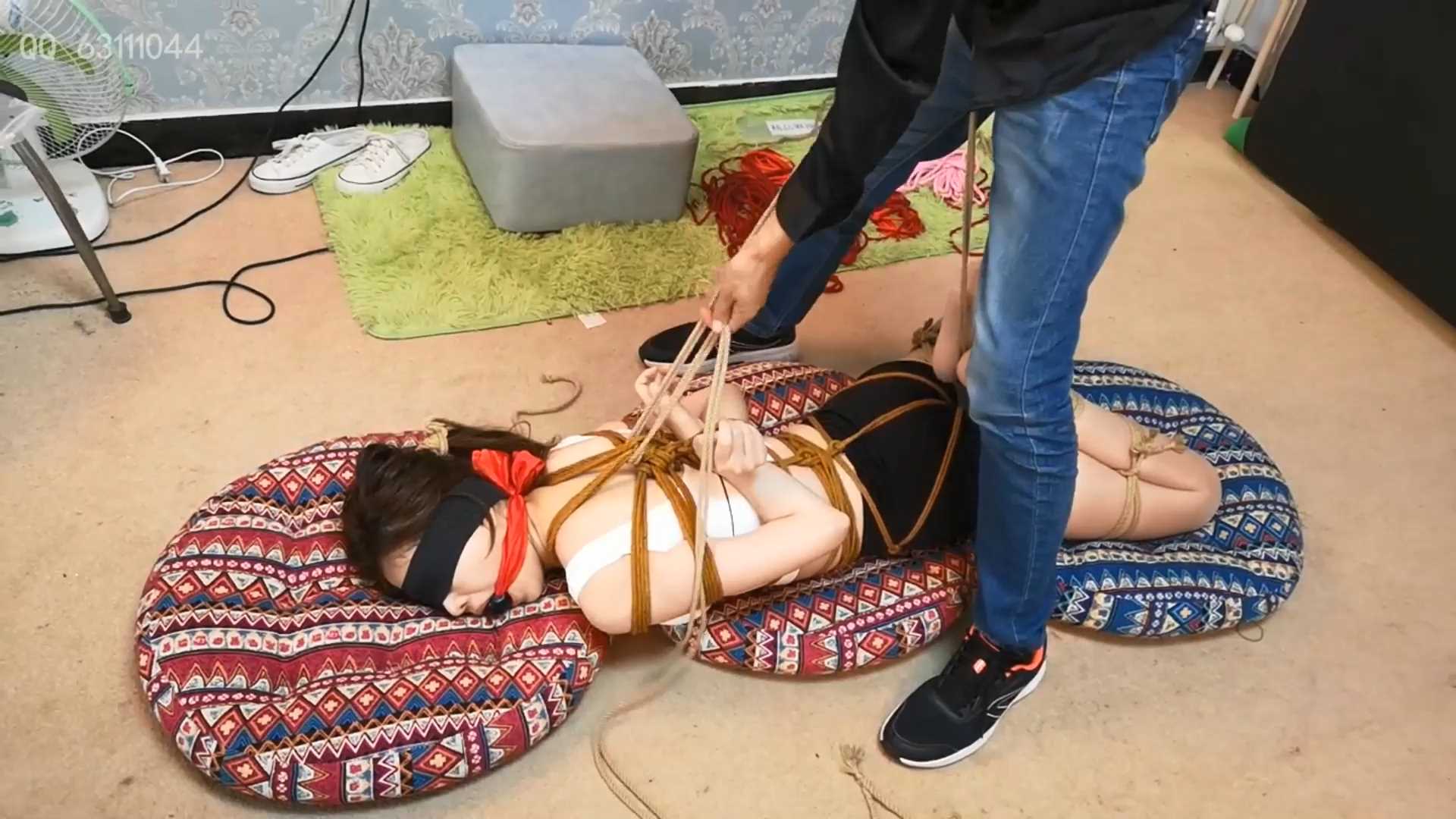 SXYC591 苏小小 高颜值完美身材 长腿 极限紧缚 膝盖跪地 驷马 口球头发一起绑.mp4_sna.jpg