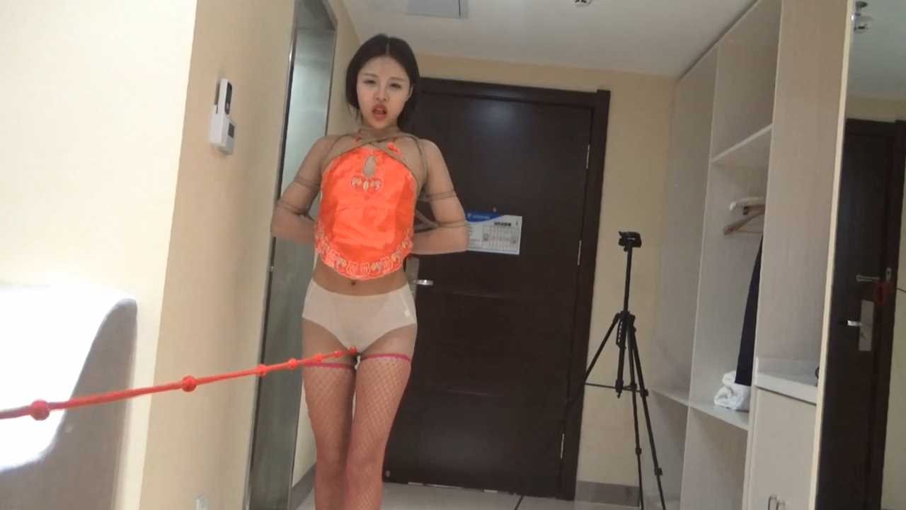 SXYC613 粉色网袜 走绳.mp4_snapshot_02.20_[2025.02.27_19.40.42].jpg