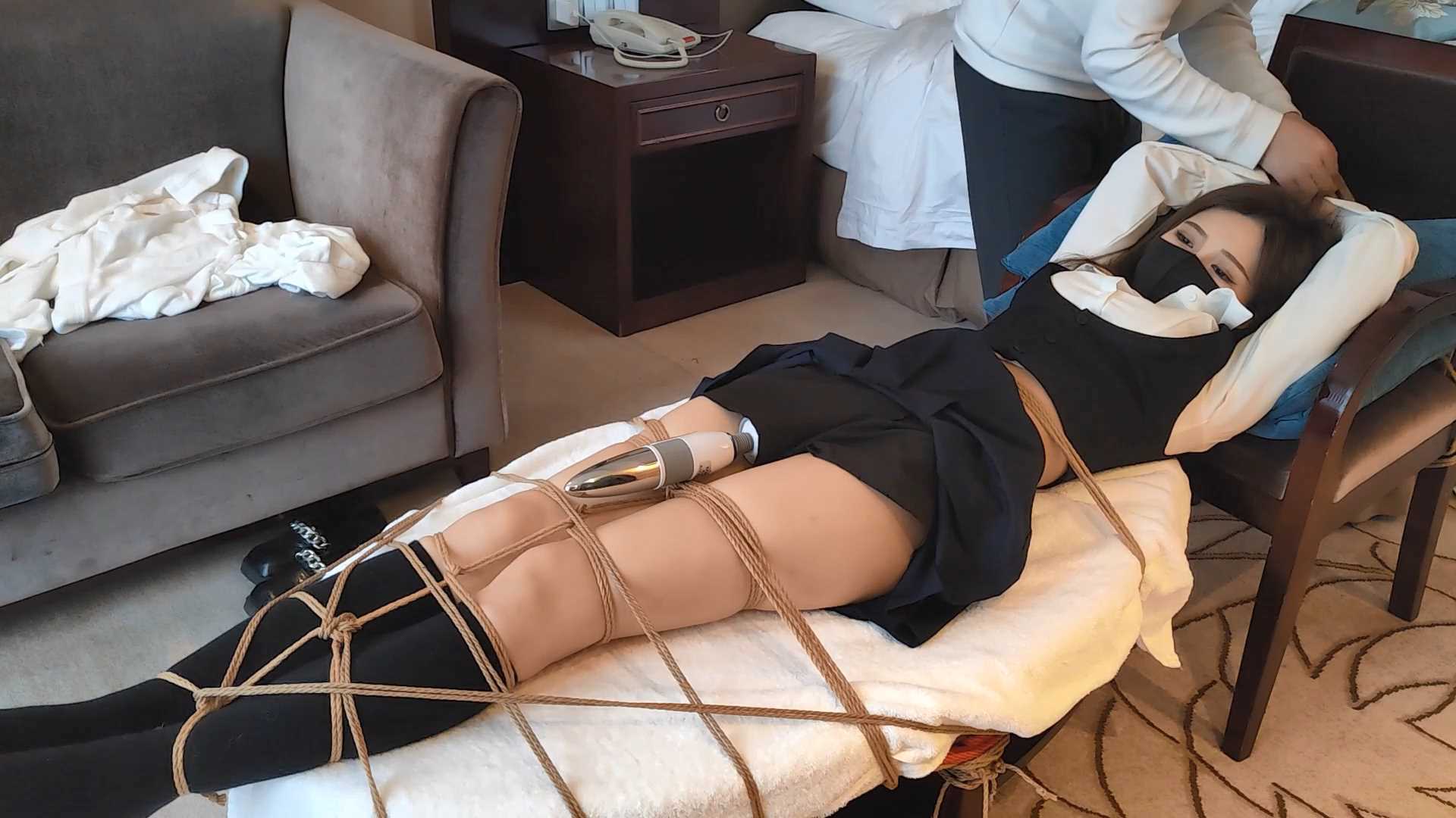 SXYC703 江奈 茶几上的JK.mp4_snapshot_31.00_[2025.02.27_20.04.08].jpg