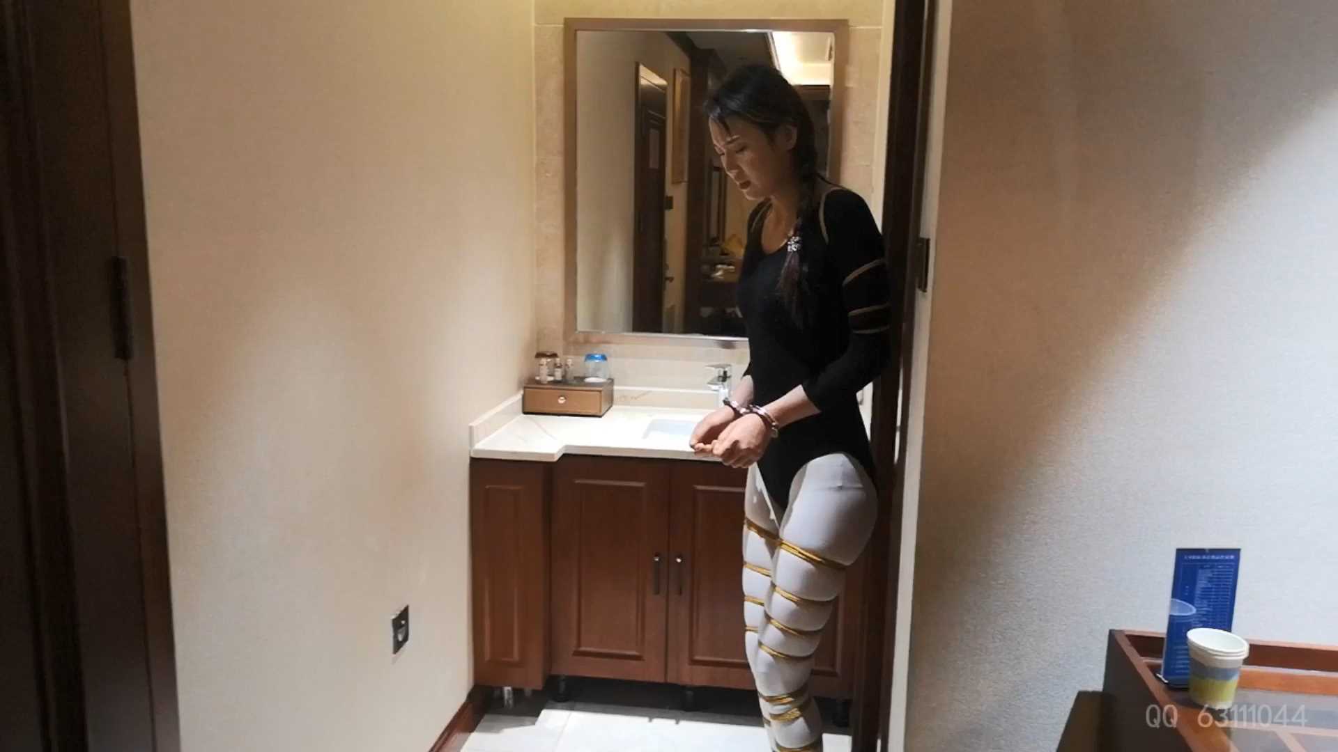 SXYC718 雨仟 体操服 押解式镣铐体验 欲罢不能的白丝大长腿.mp4_snapshot_15.22_[2025.jpg
